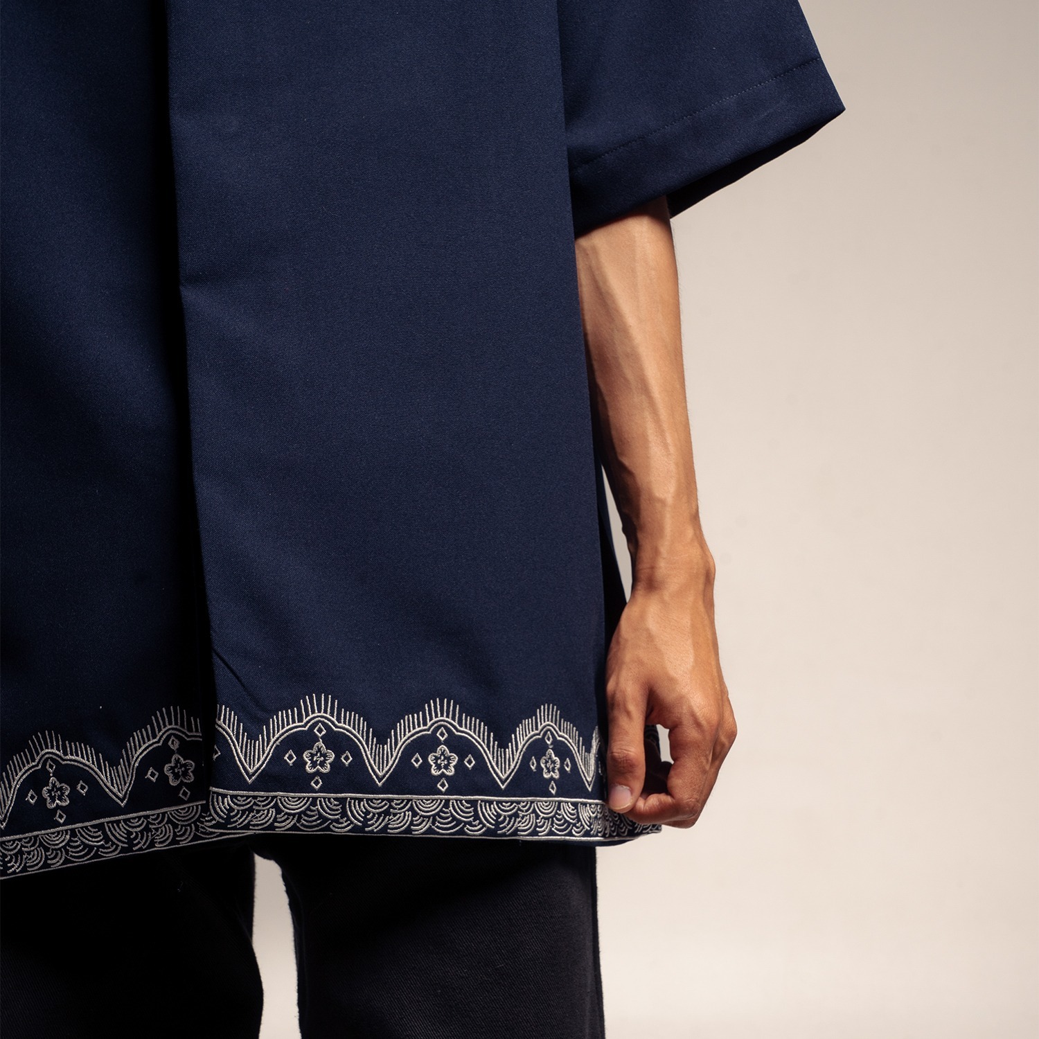 Dama Kara Arunika Embroidery Men Shirt
