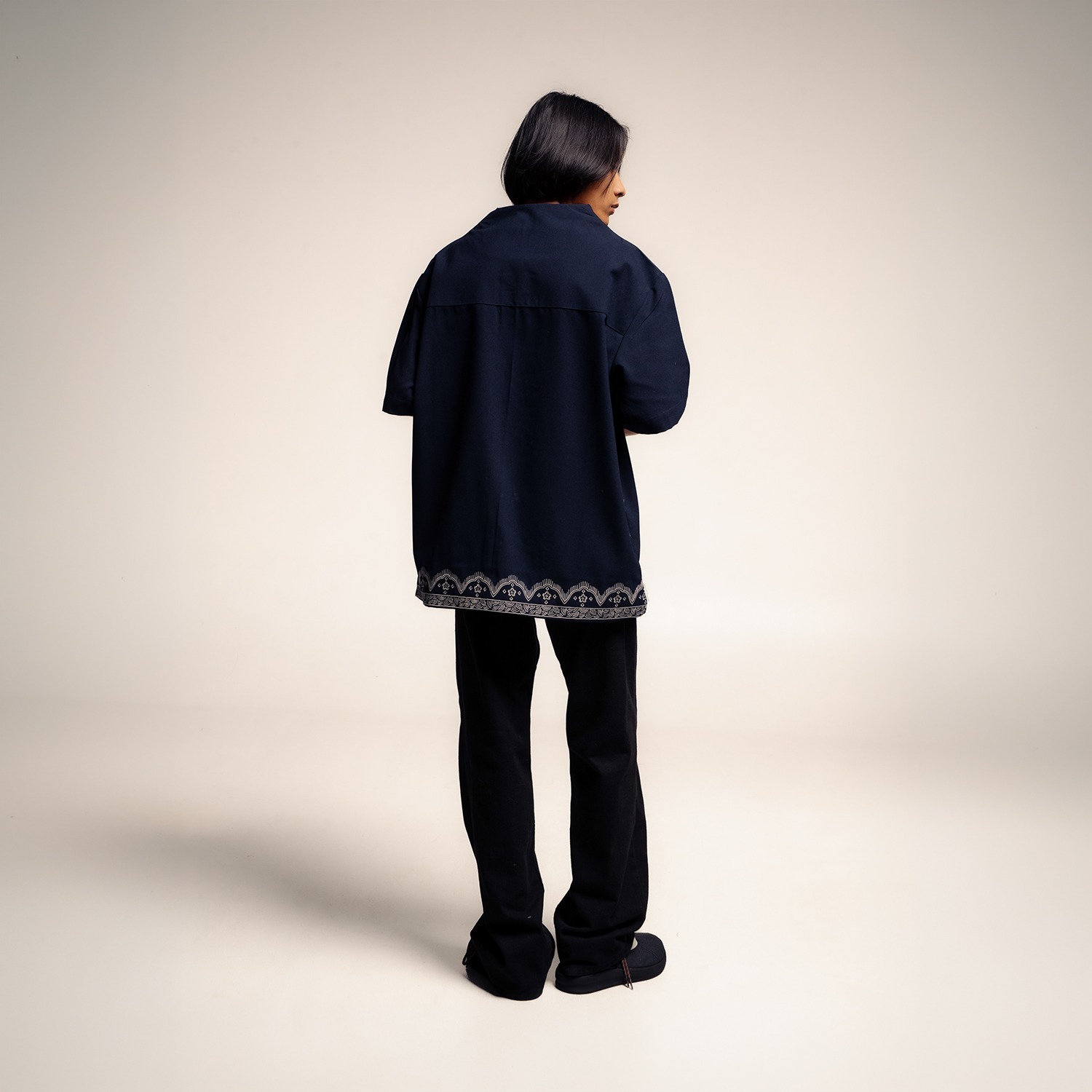 Dama Kara Arunika Embroidery Men Shirt
