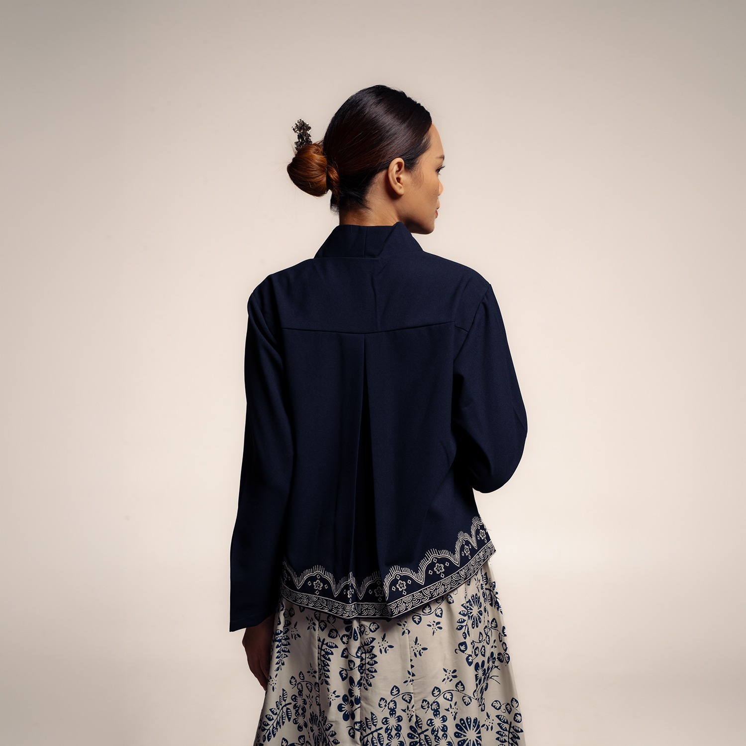 Dama Kara Arunika Embroidery Women Shirt