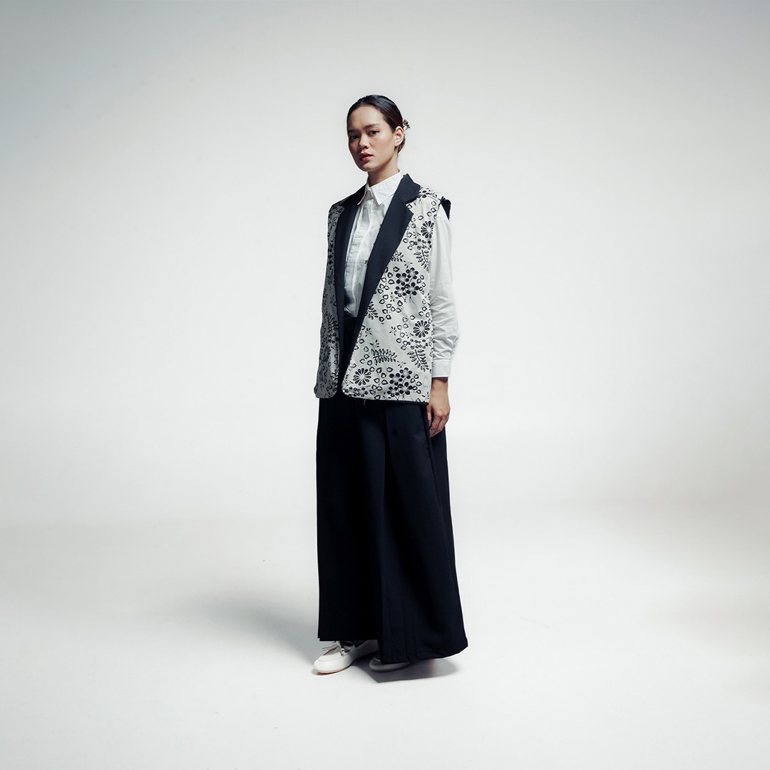 Dama Kara Arunika Two Ways Blazer