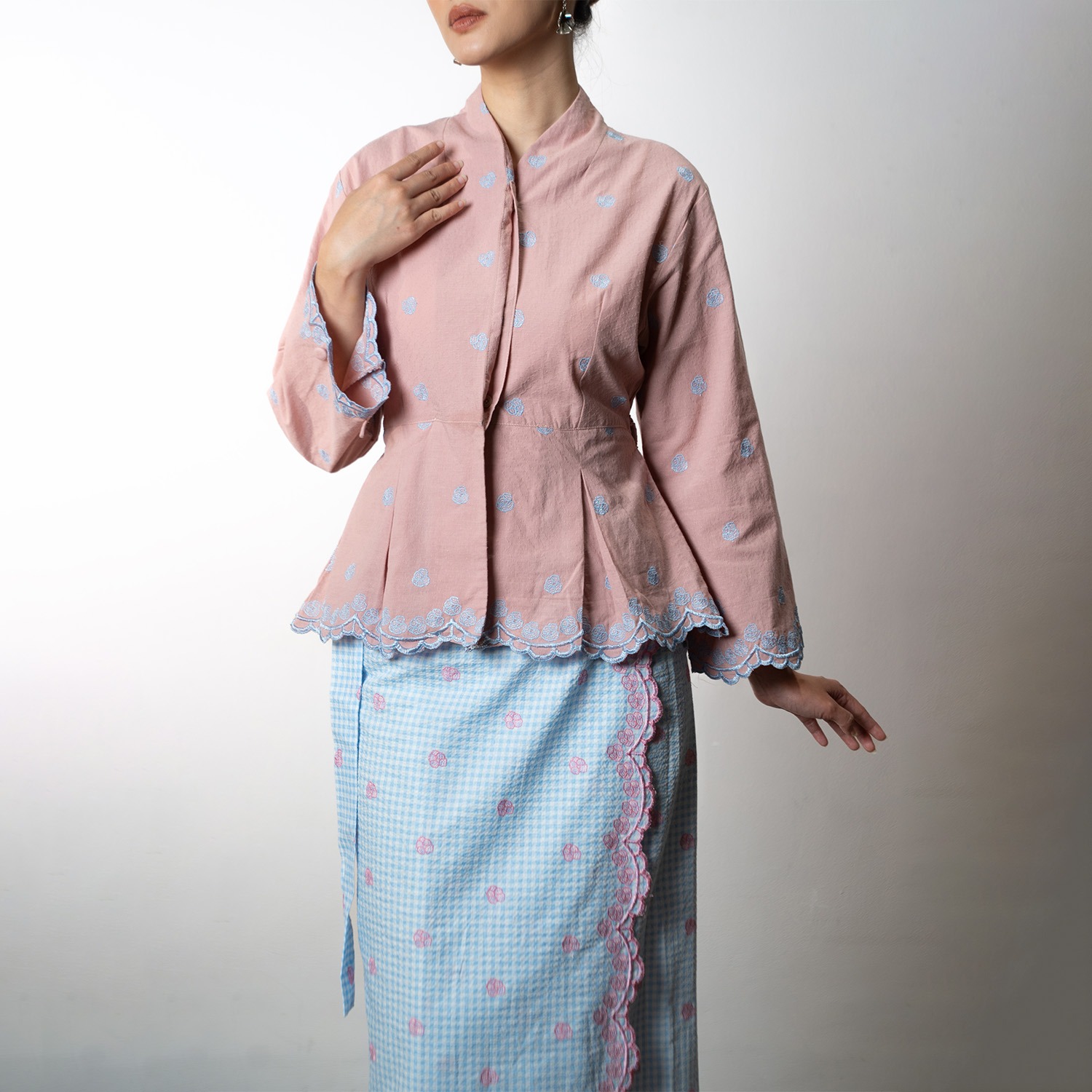 Dama Kara Ranggi Kebaya Peplum