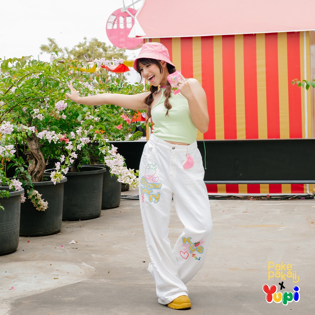 Yupi X PakePakaii Strawberry Kiss Pants Broken White