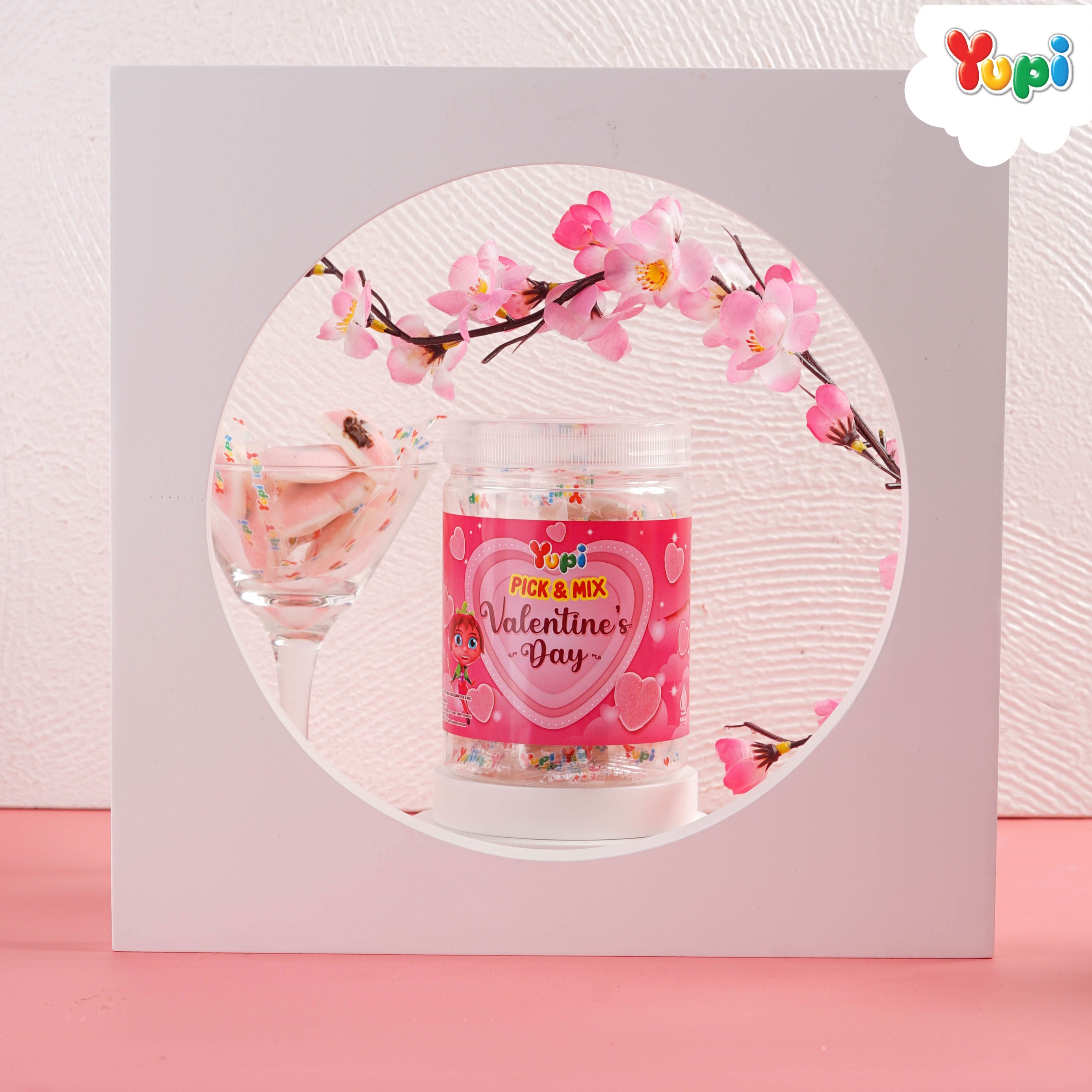 Yupi Giant Choco Berry Kiss Jar