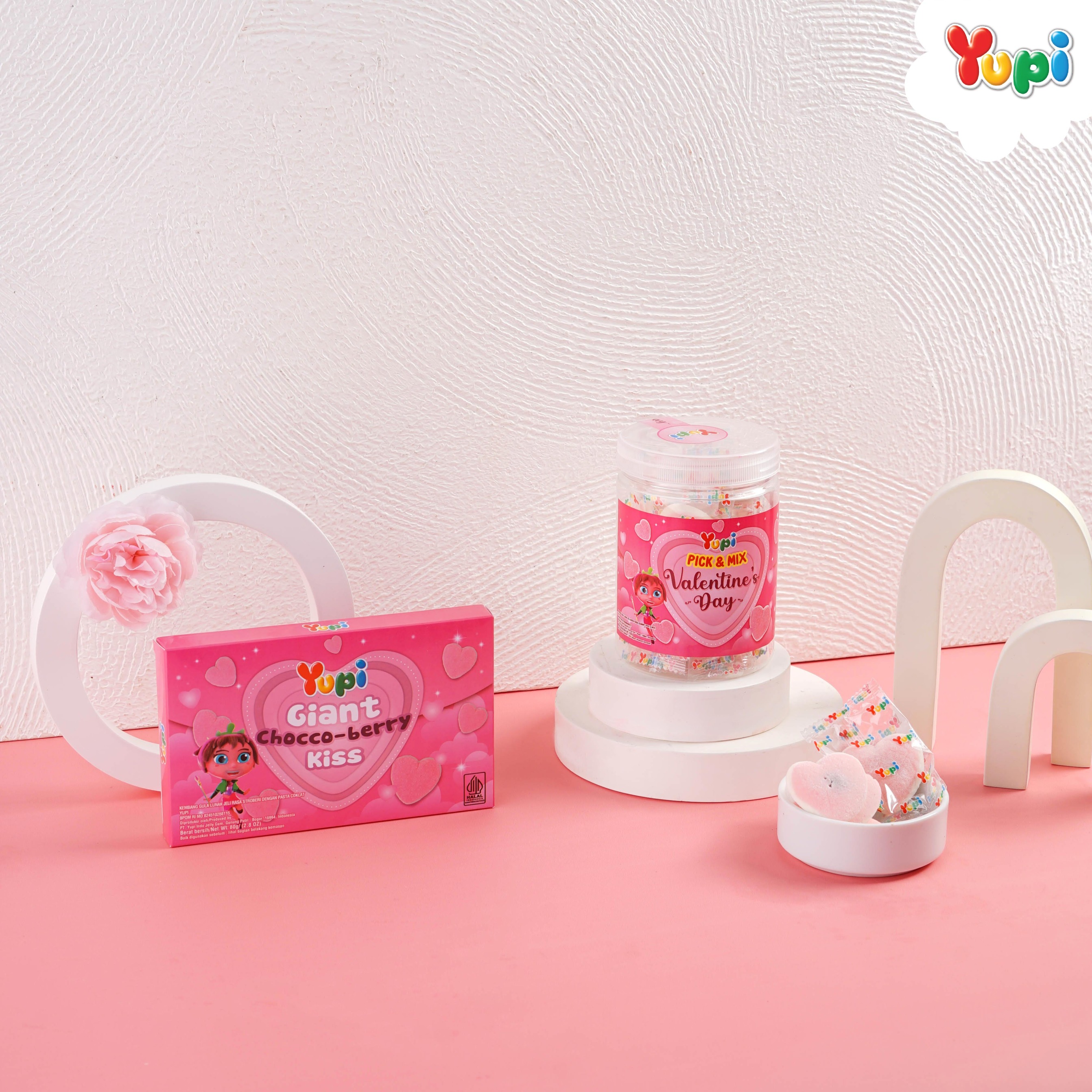 Yupi Giant Choco Berry Kiss Jar