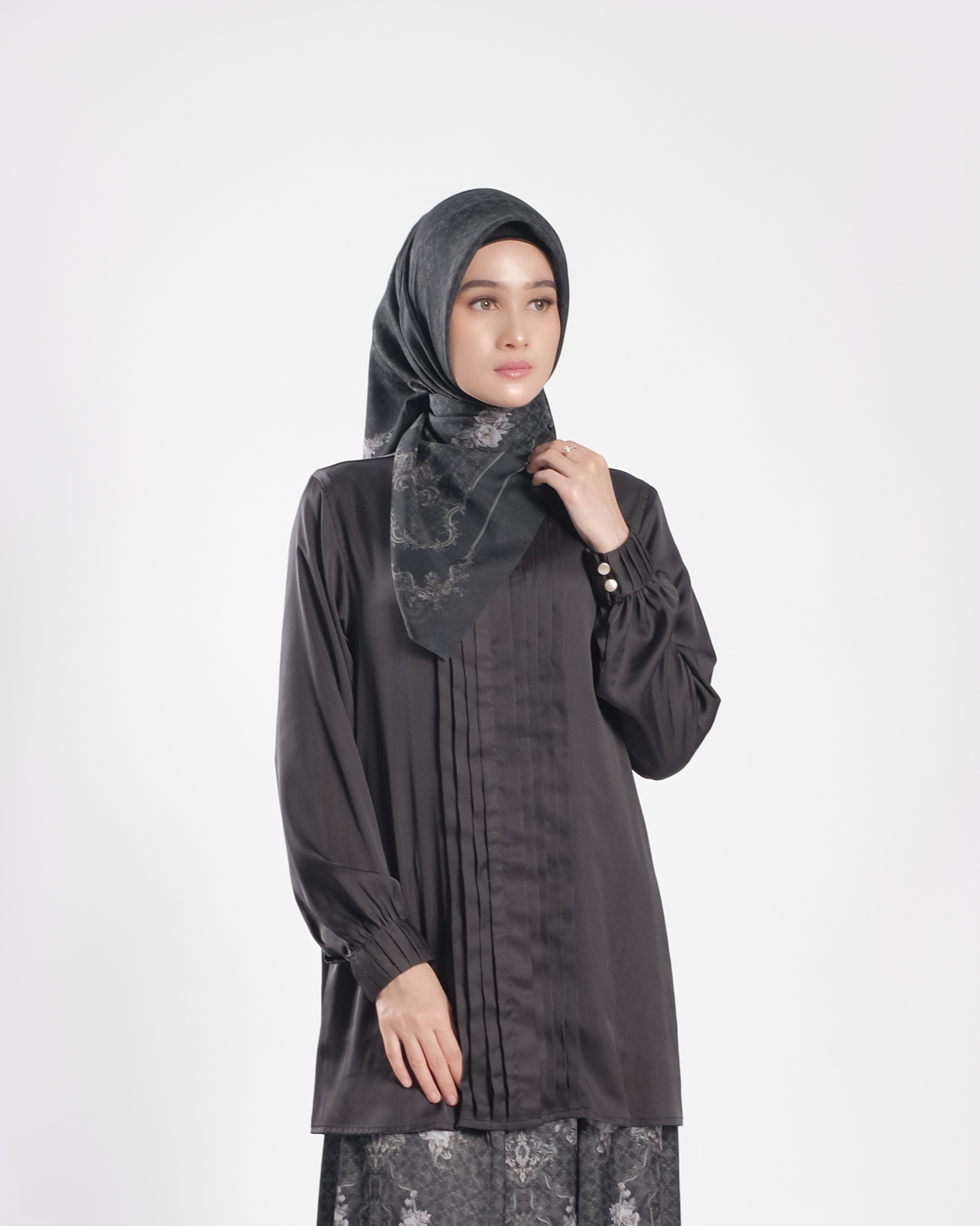 Alraisha Blouse - Black