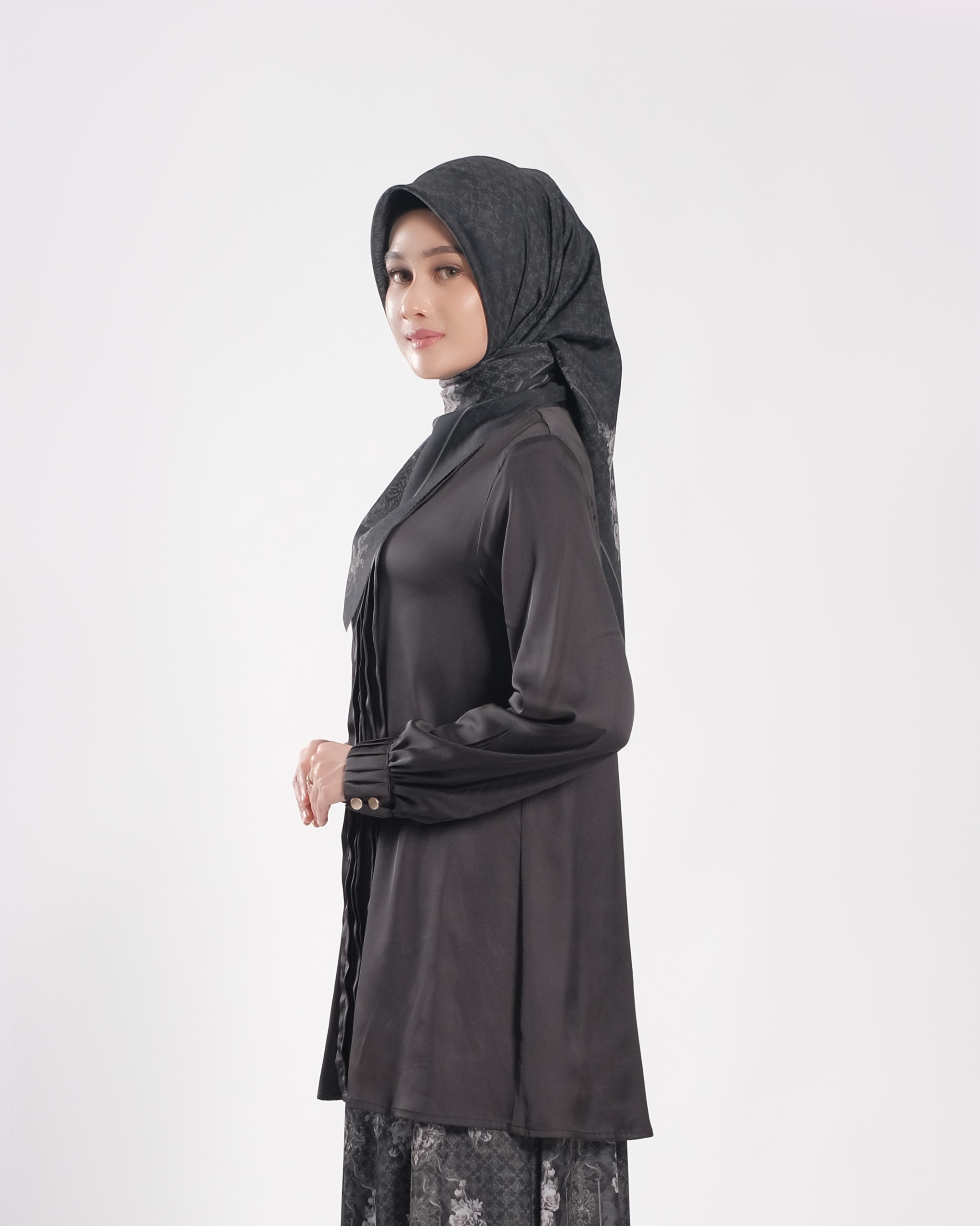 Alraisha Blouse - Black