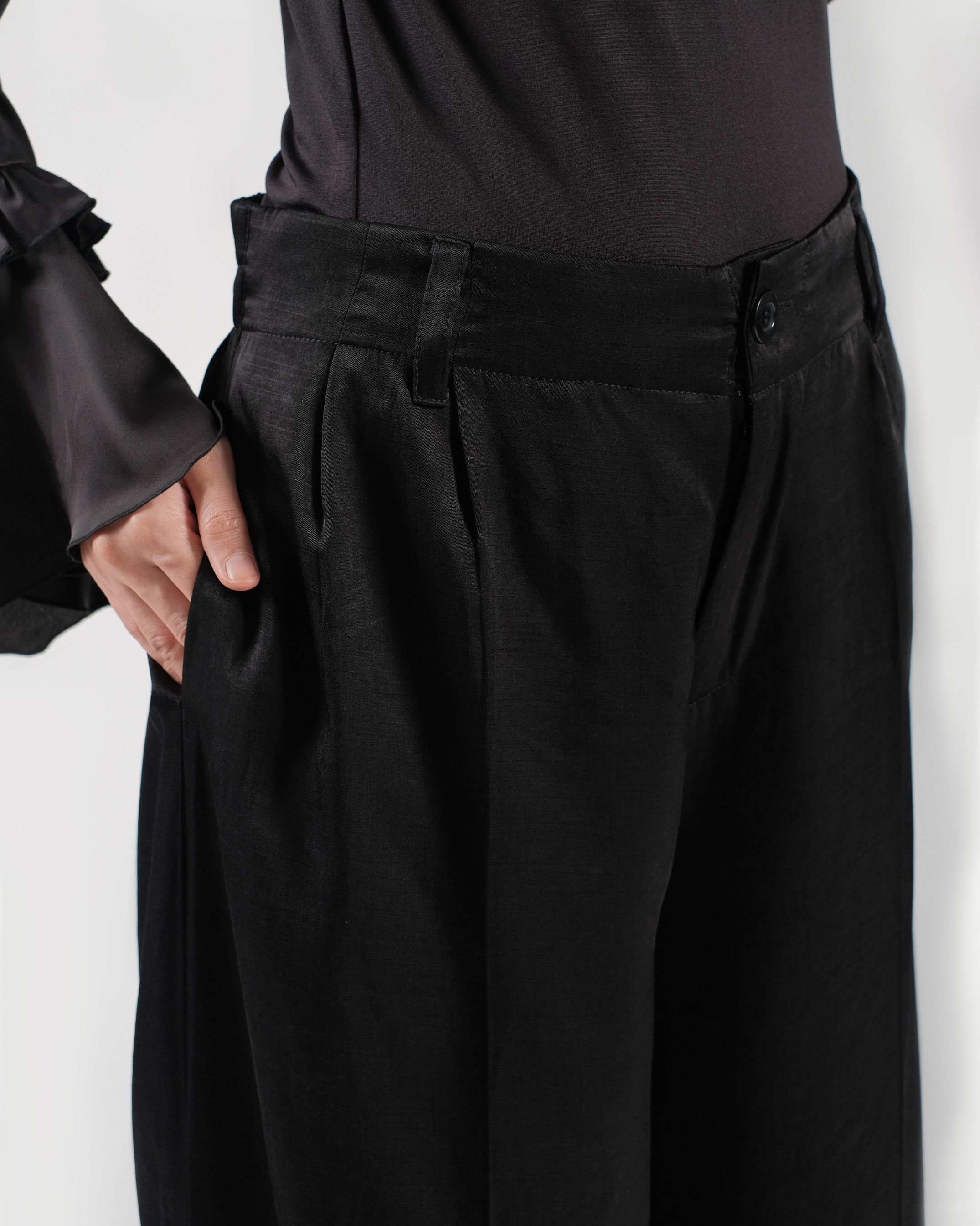 Alraisha Pant - Black