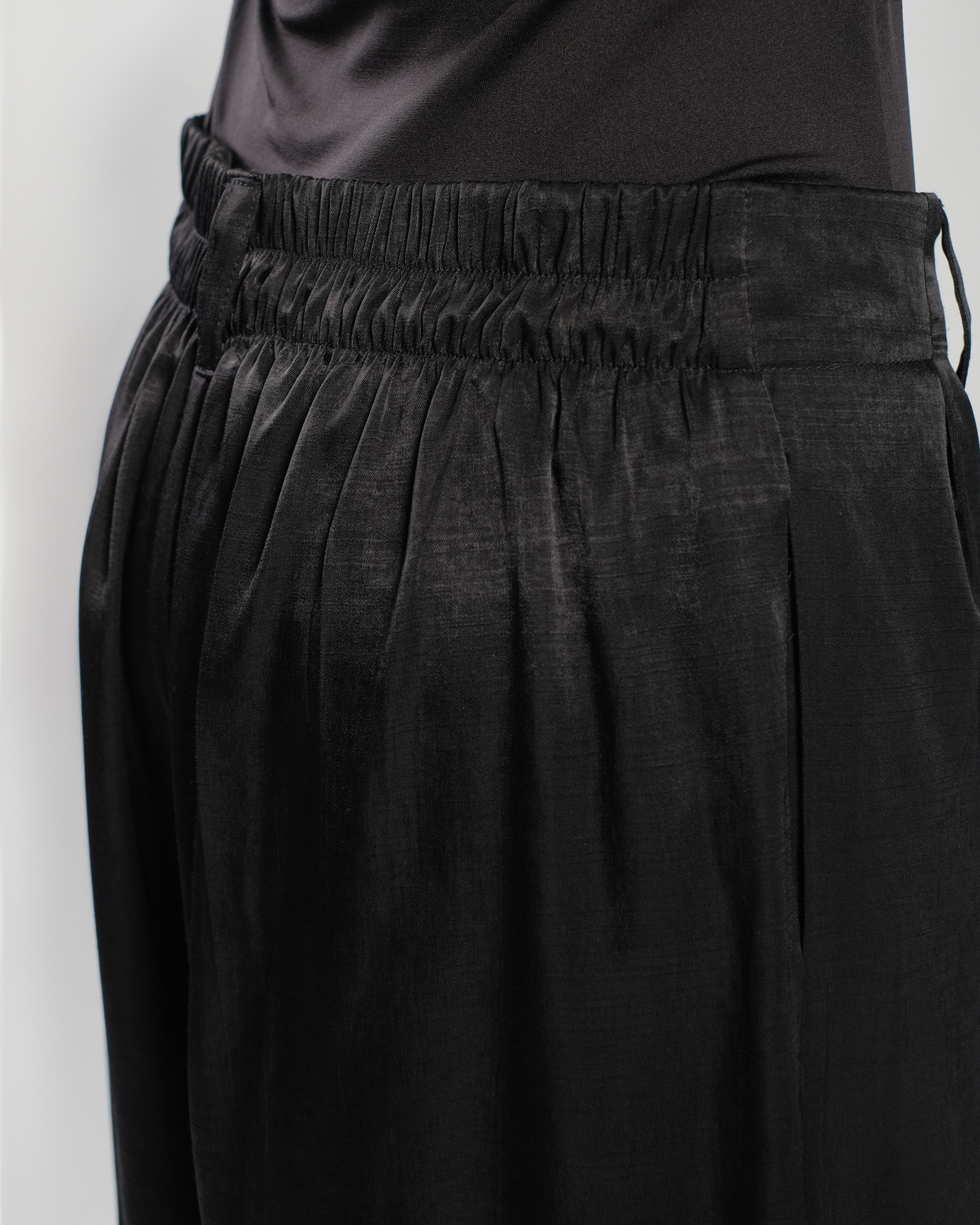 Alraisha Pant - Black
