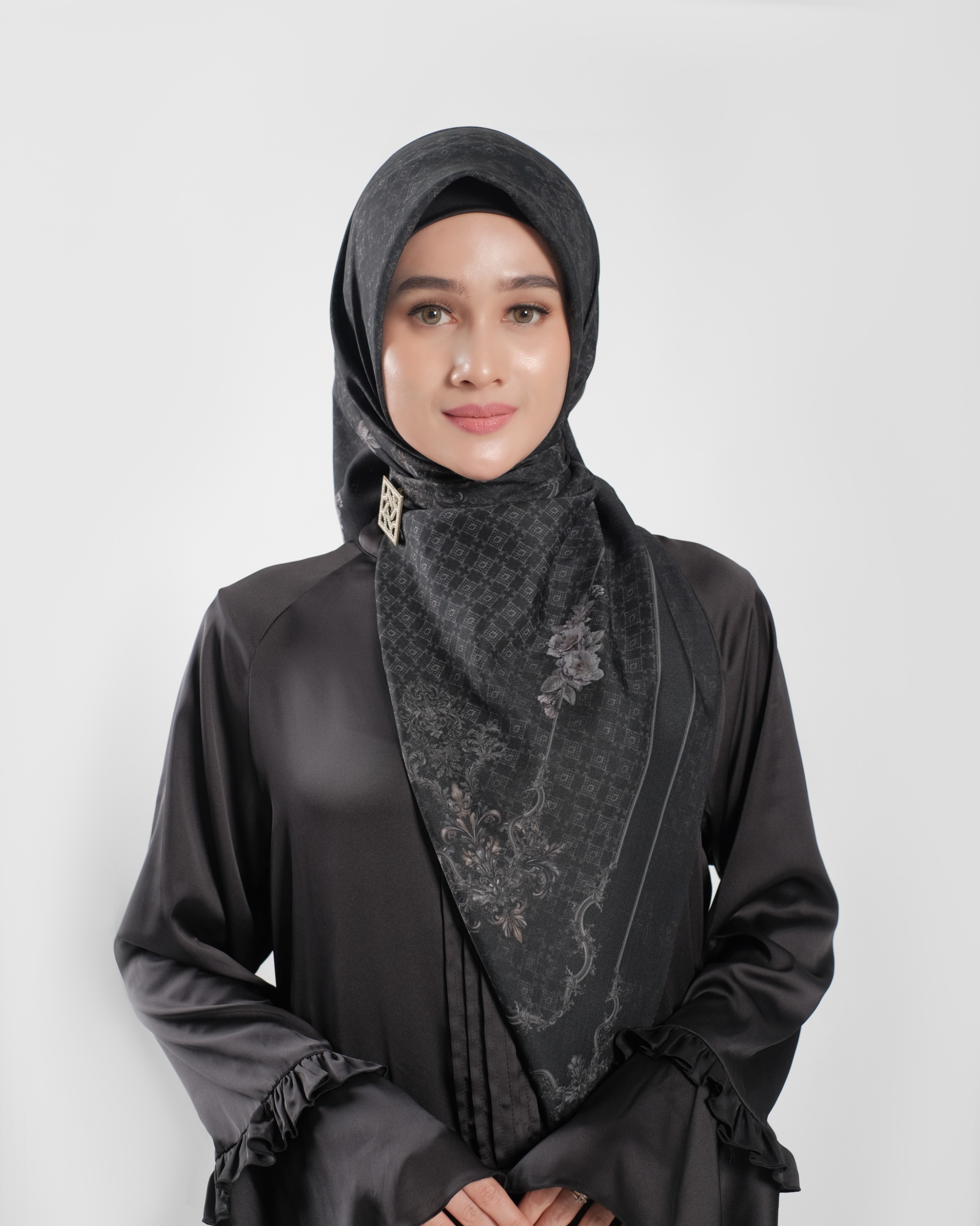 Gold E Jewel Scarf - Black