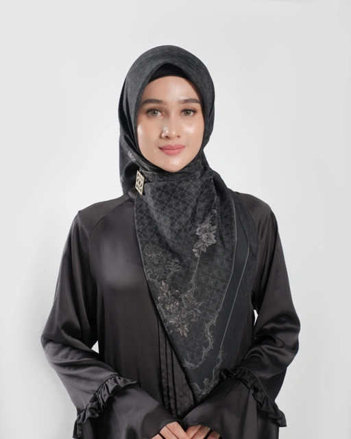 Gold E Jewel Scarf - Black
