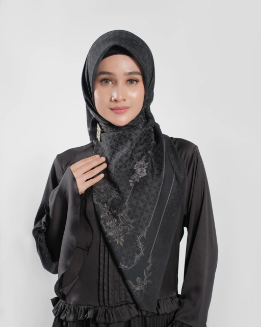 Gold E Jewel Scarf - Black
