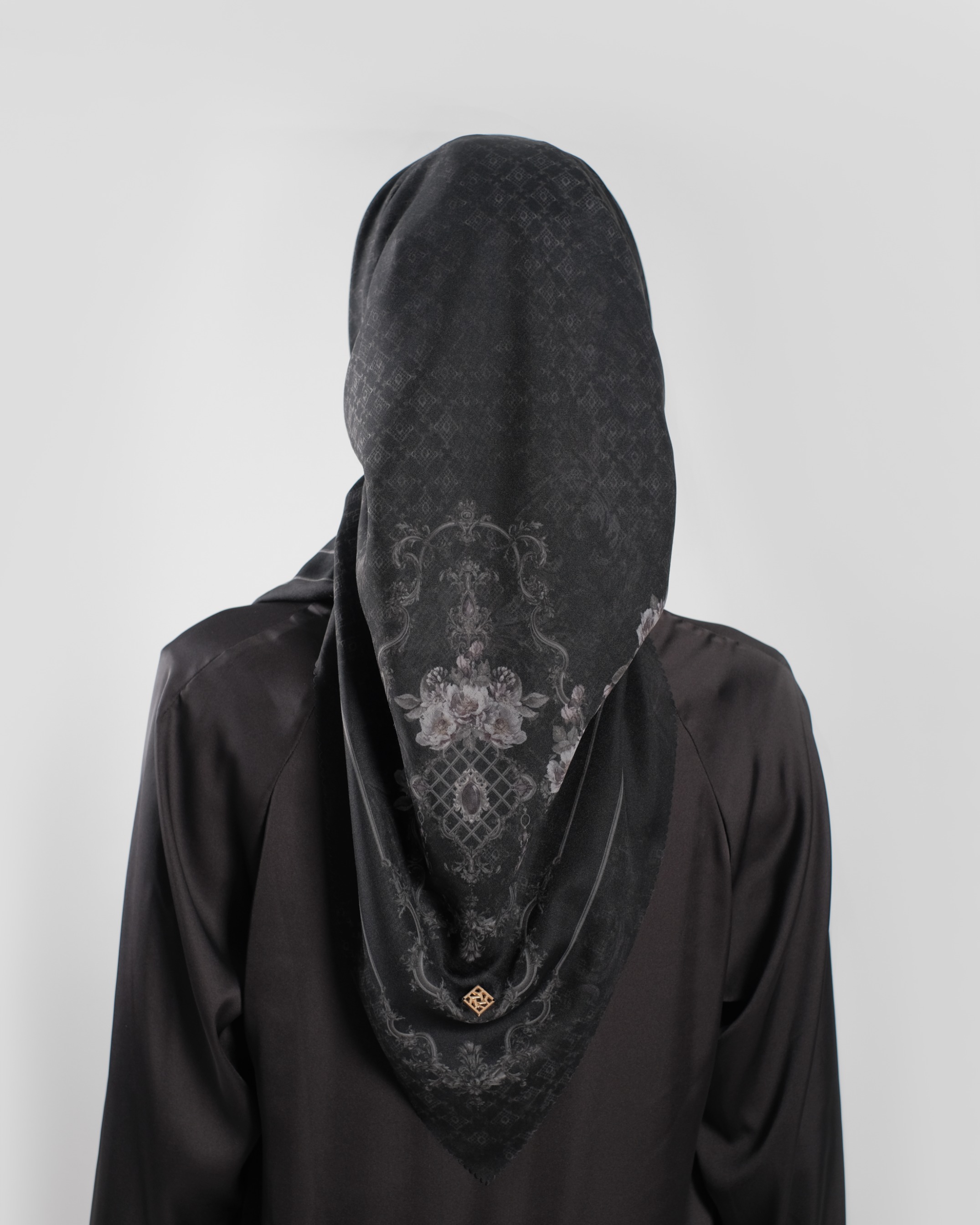 Gold E Jewel Scarf - Black