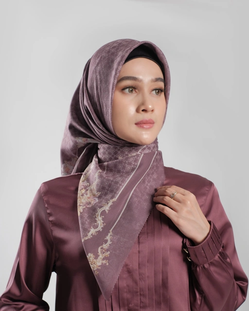 Gold E Jewel Scarf - Maroon