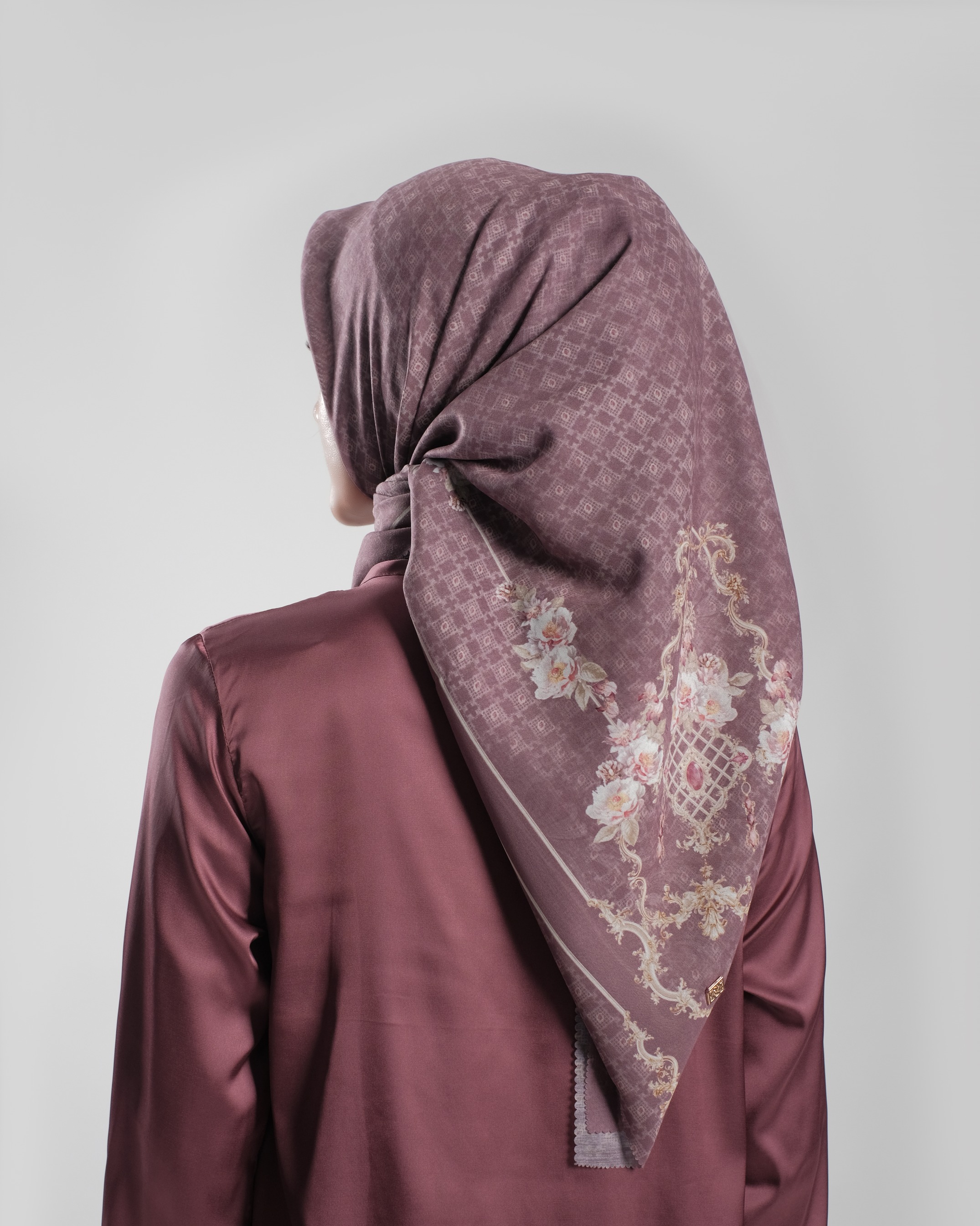 Gold E Jewel Scarf - Maroon