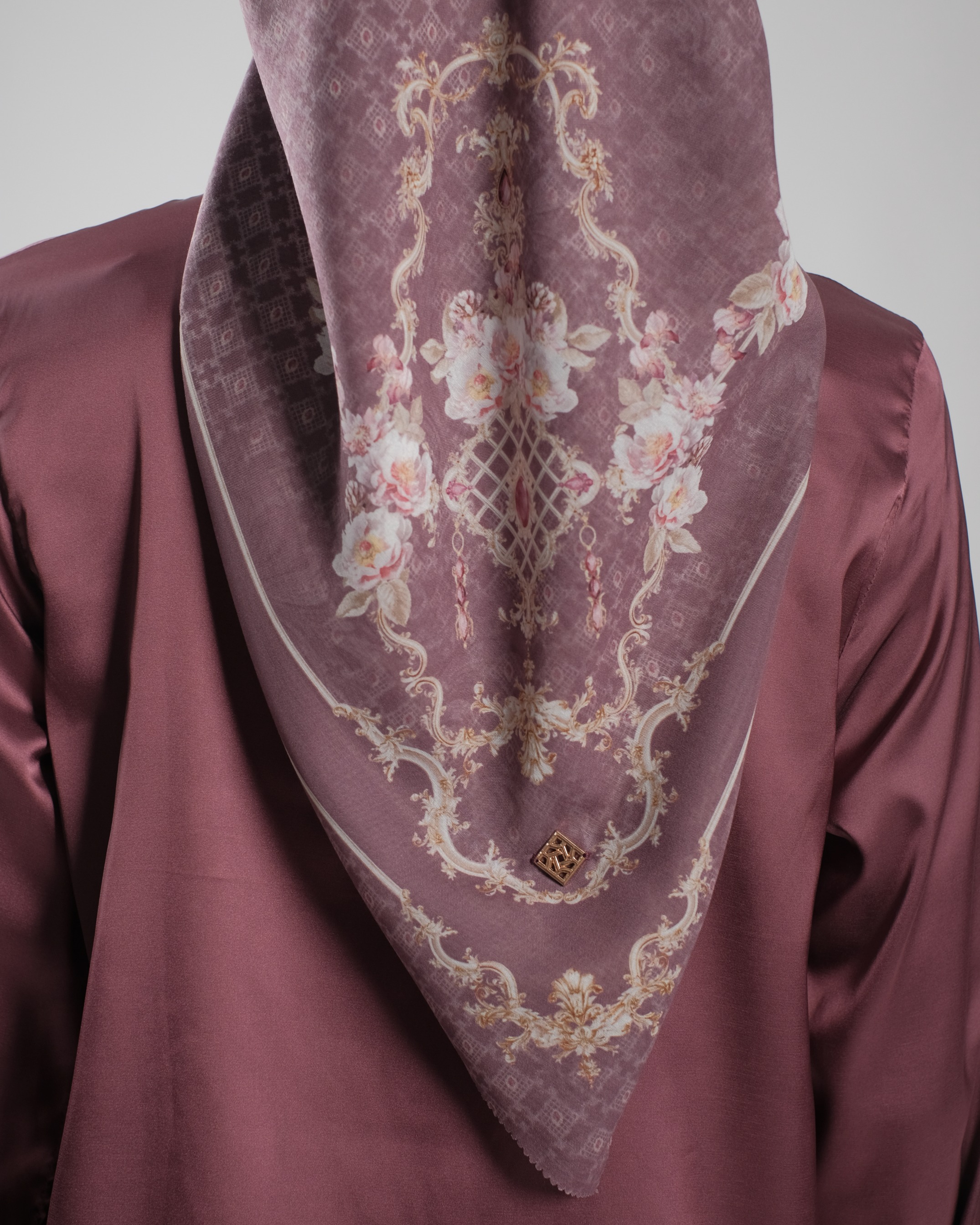 Gold E Jewel Scarf - Maroon