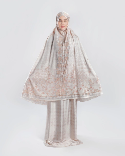 Riri Ivory - Adult Prayer Robe