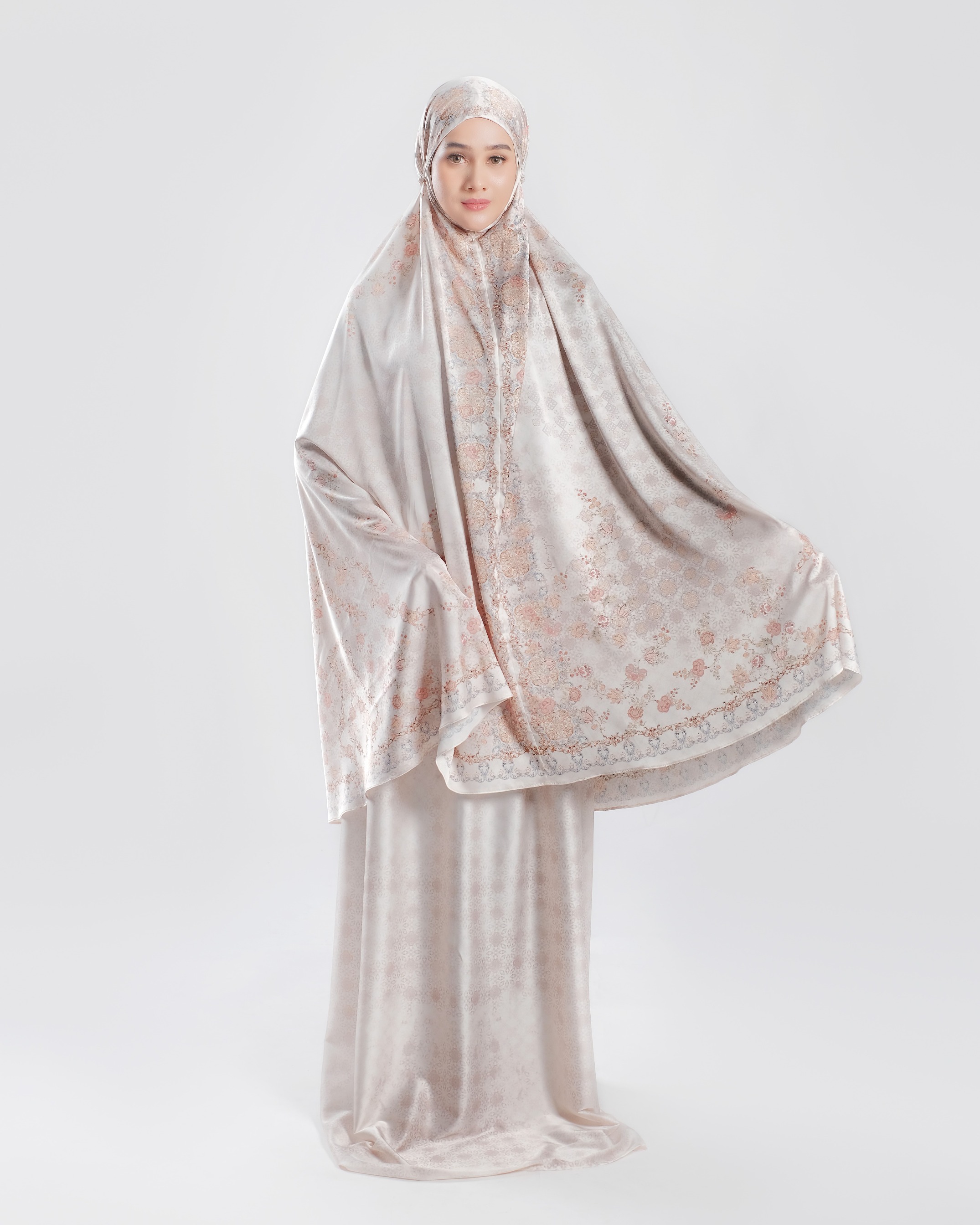 Riri Ivory - Adult Prayer Robe