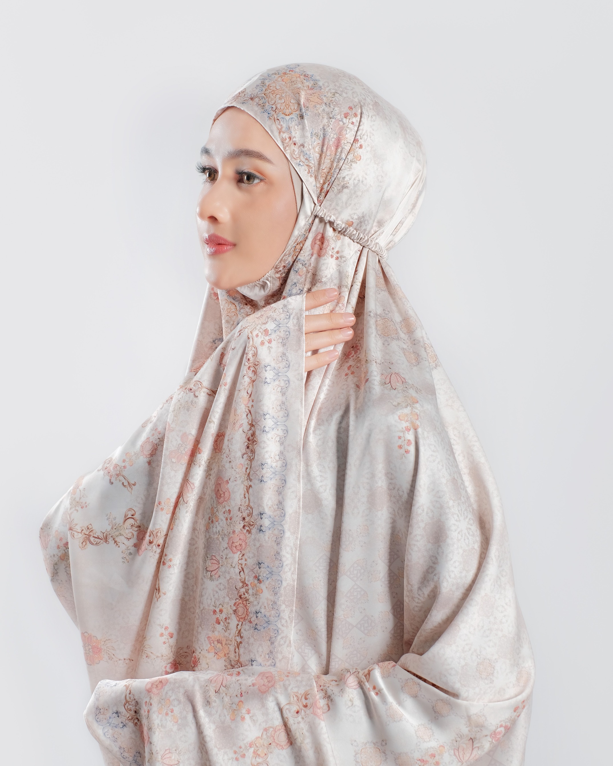 Riri Ivory - Adult Prayer Robe