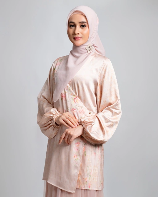 Image of Syamila Top Peach