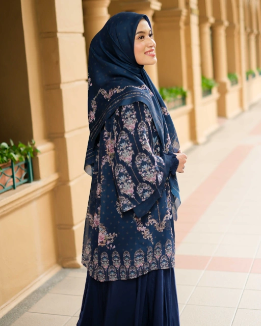 Image of Ozora Top - Navy