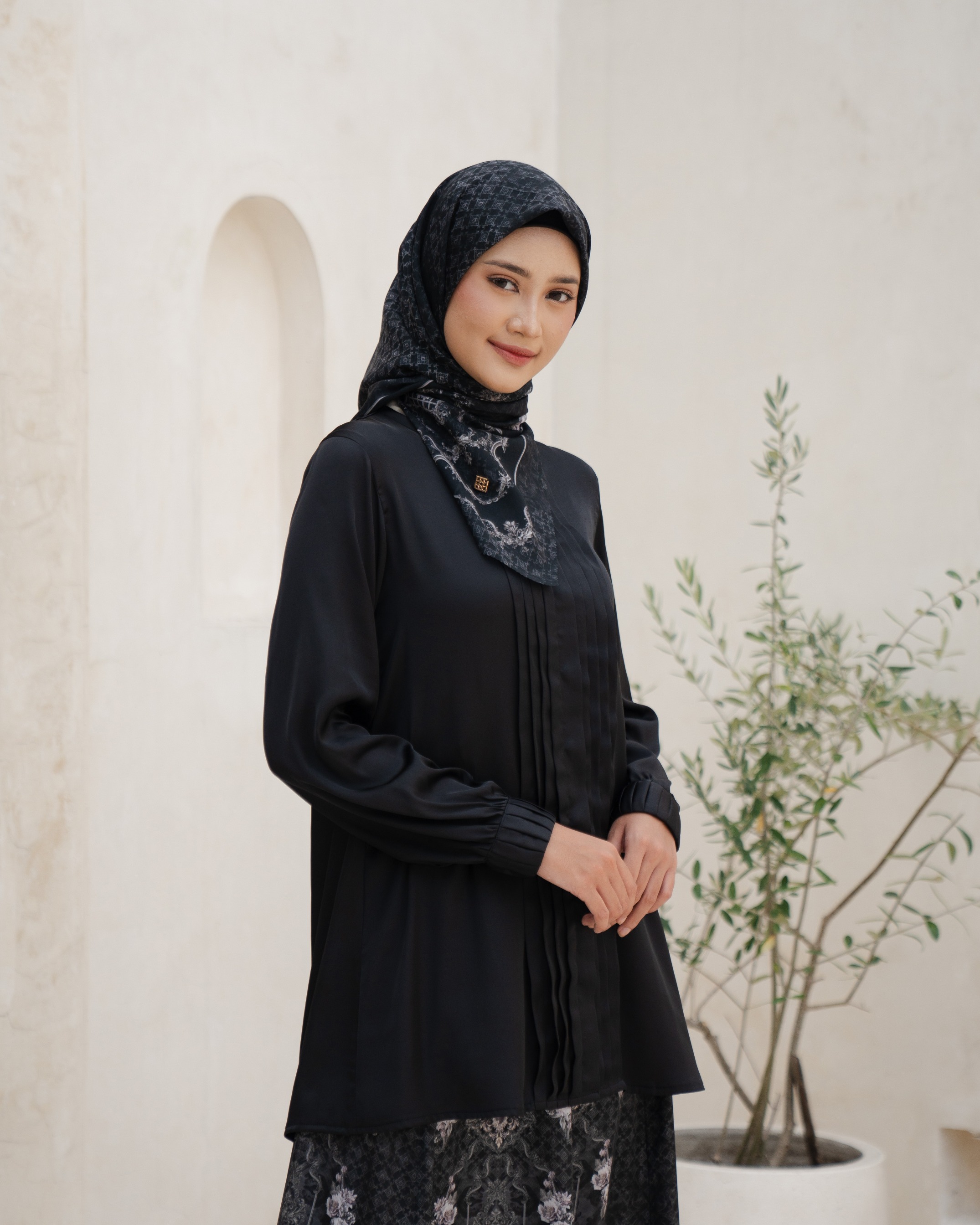 Alraisha Blouse - Black