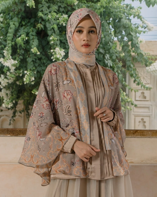 Image of Farah Outer