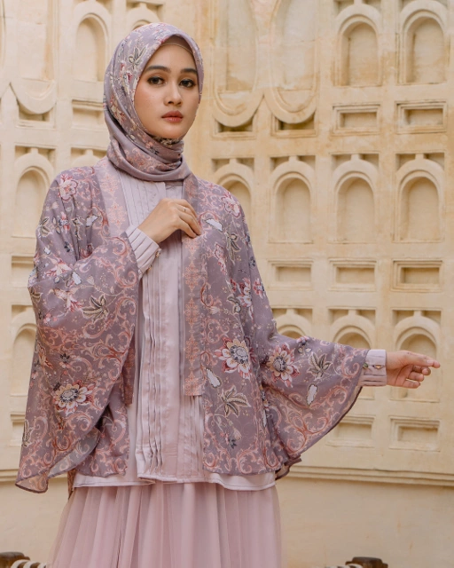 Image of Farah Outer