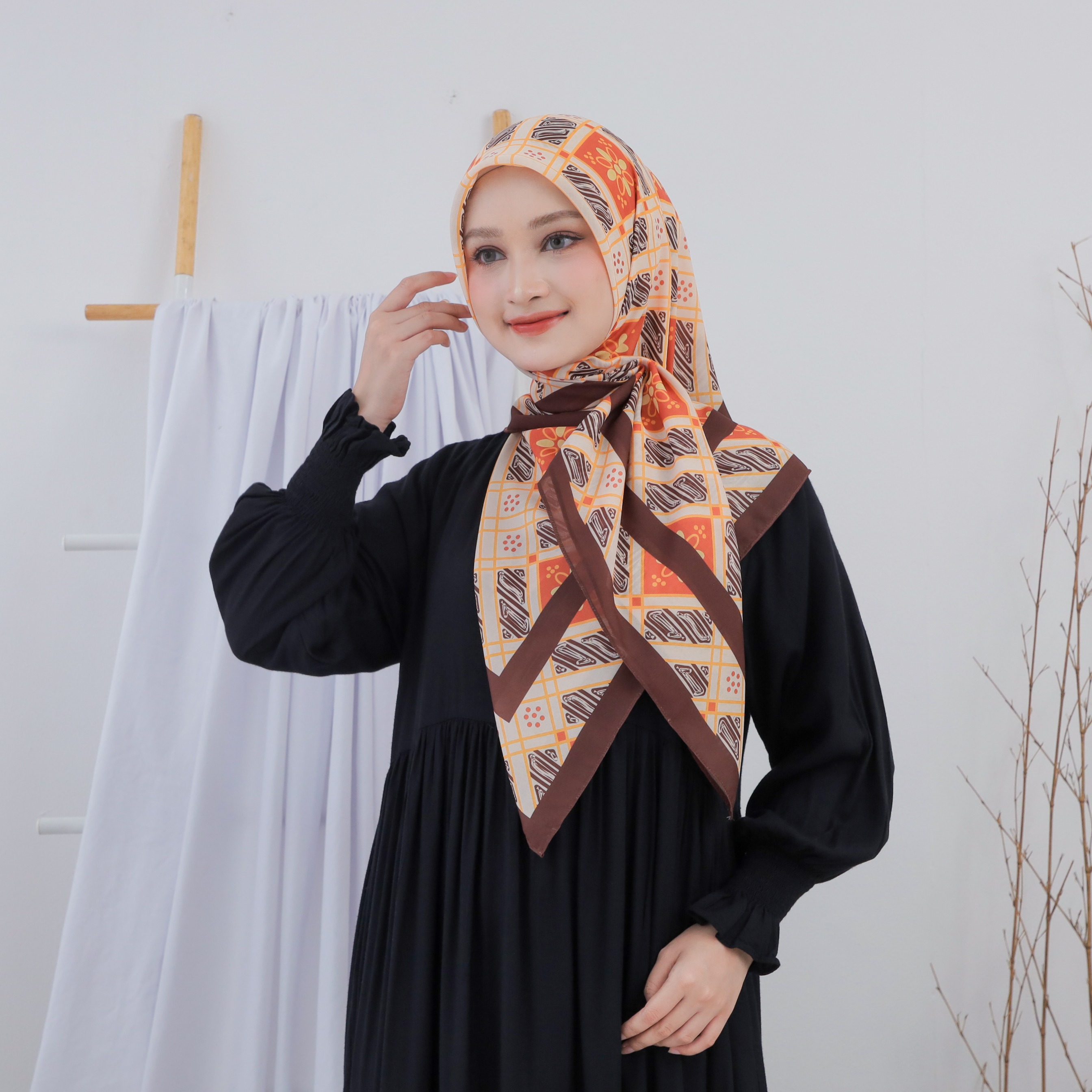 SCARF - GOLDEN SERENADE