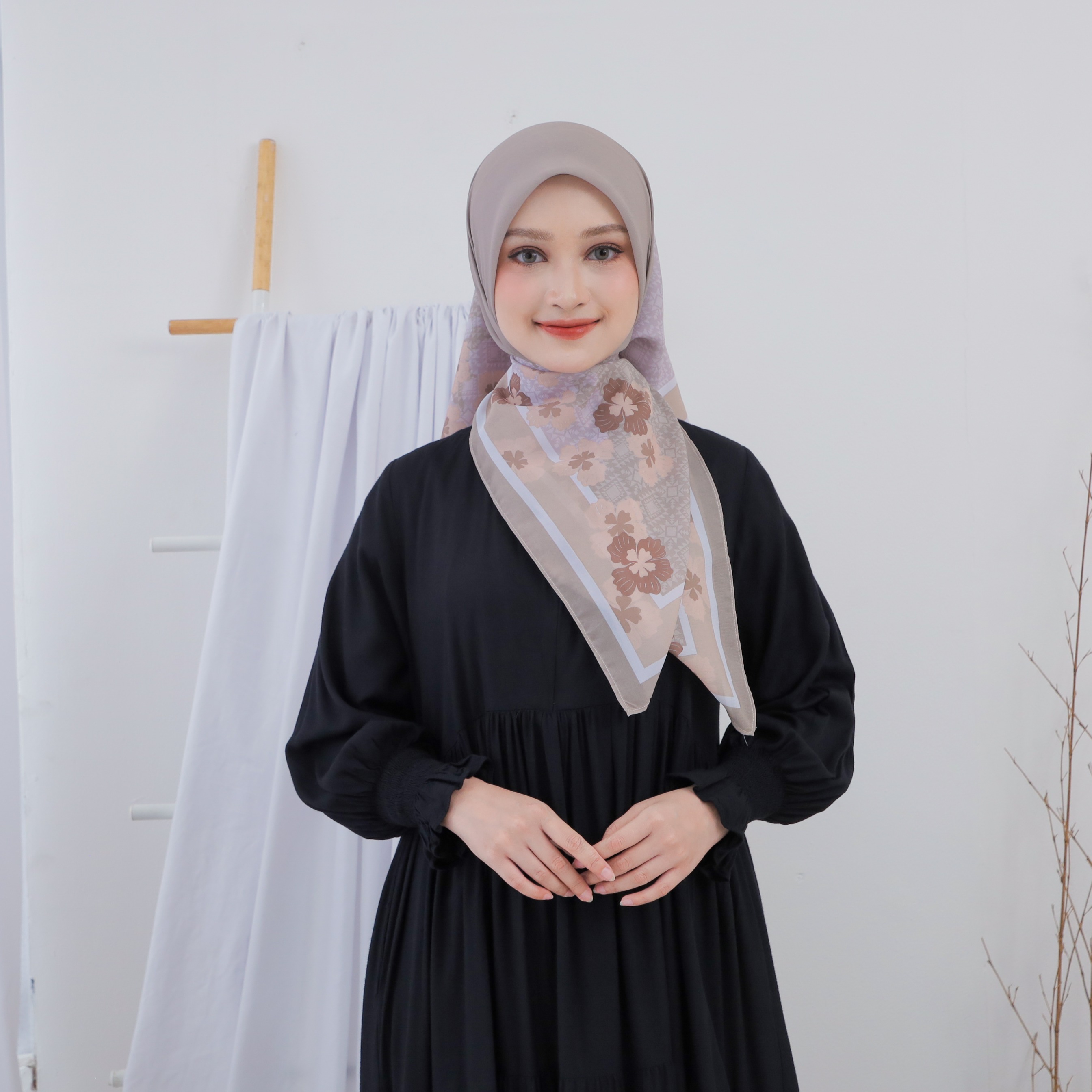 SCARF - IVORY HANA