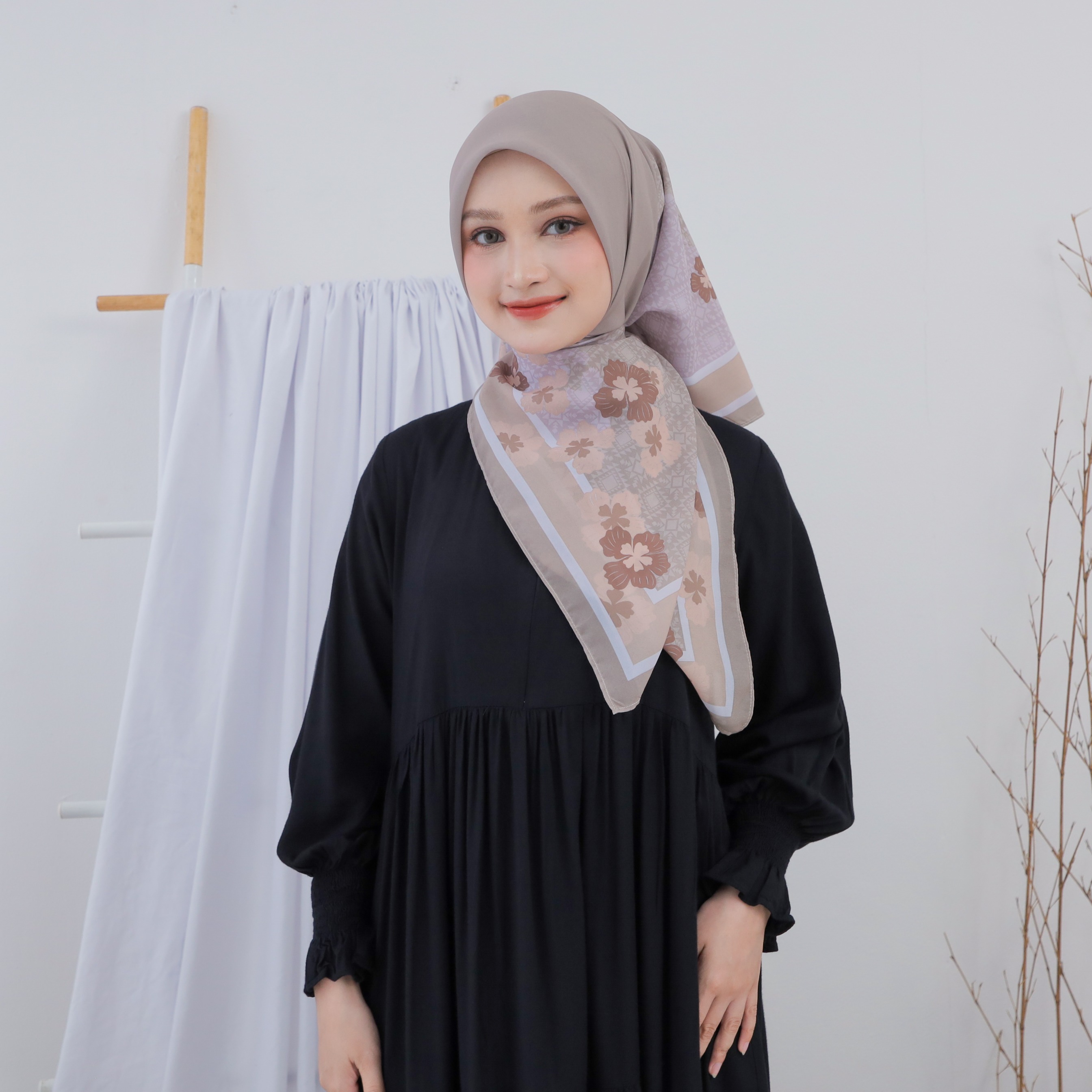 SCARF - IVORY HANA