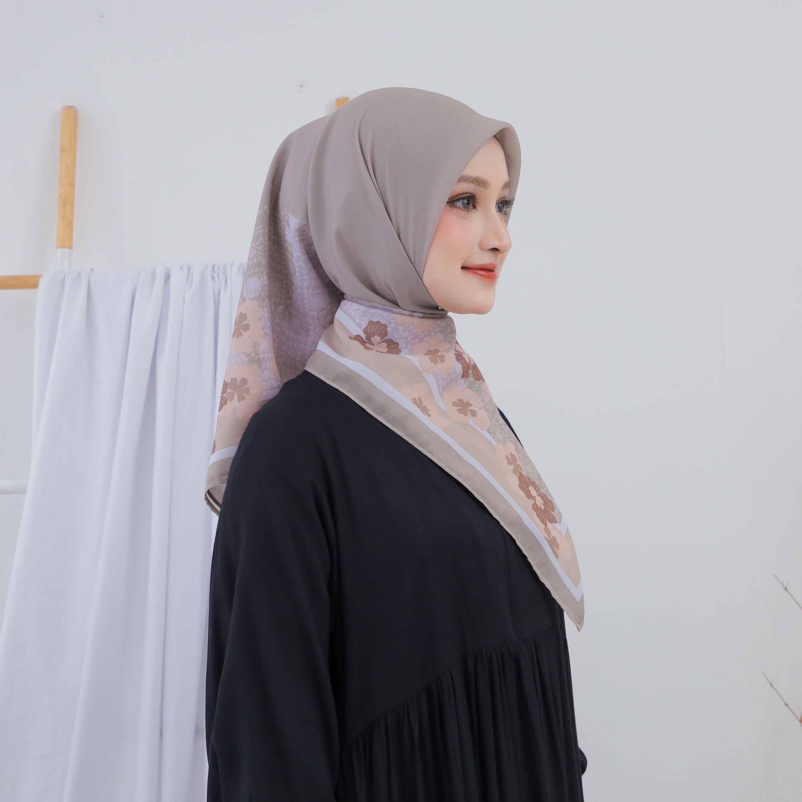 SCARF - IVORY HANA