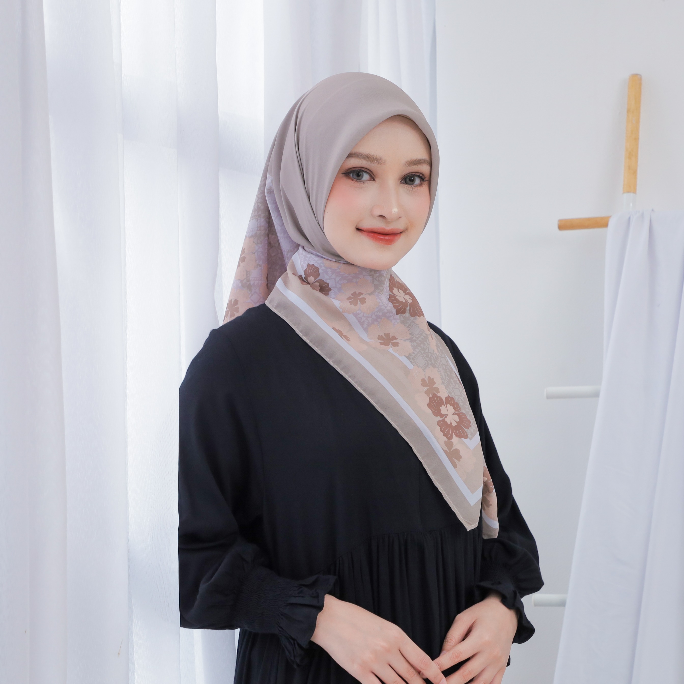 SCARF - IVORY HANA