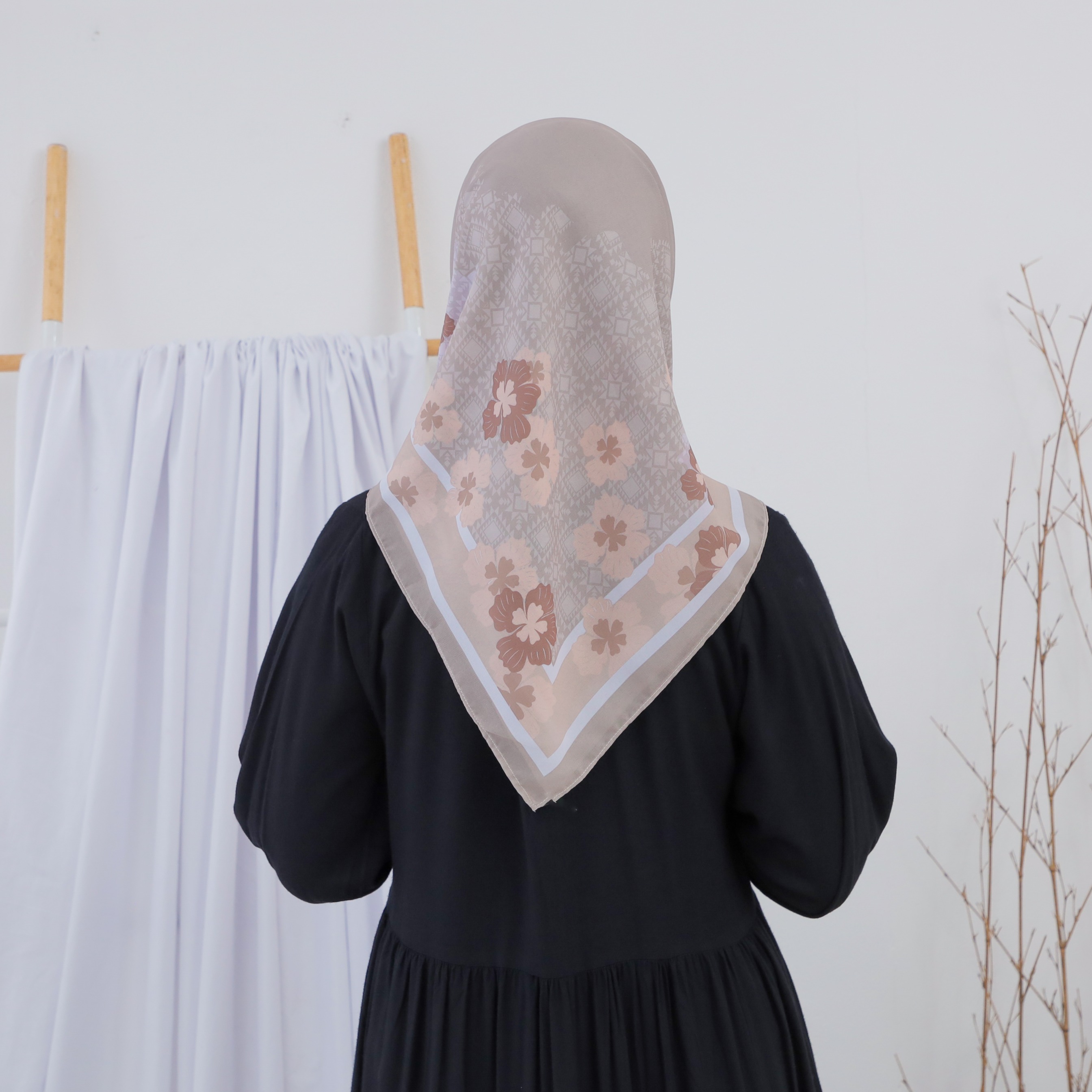 SCARF - IVORY HANA