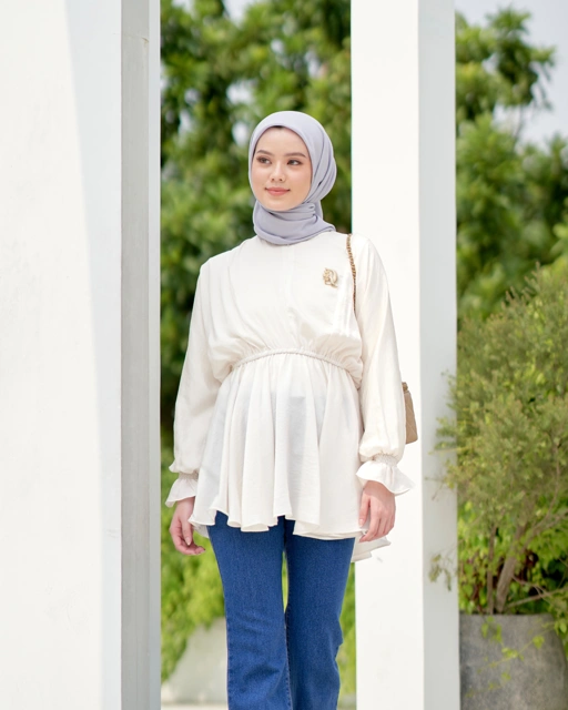 Image of Gumi Blouse Broken White