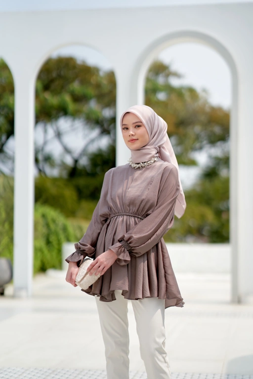 Image of Gumi Blouse Taupe