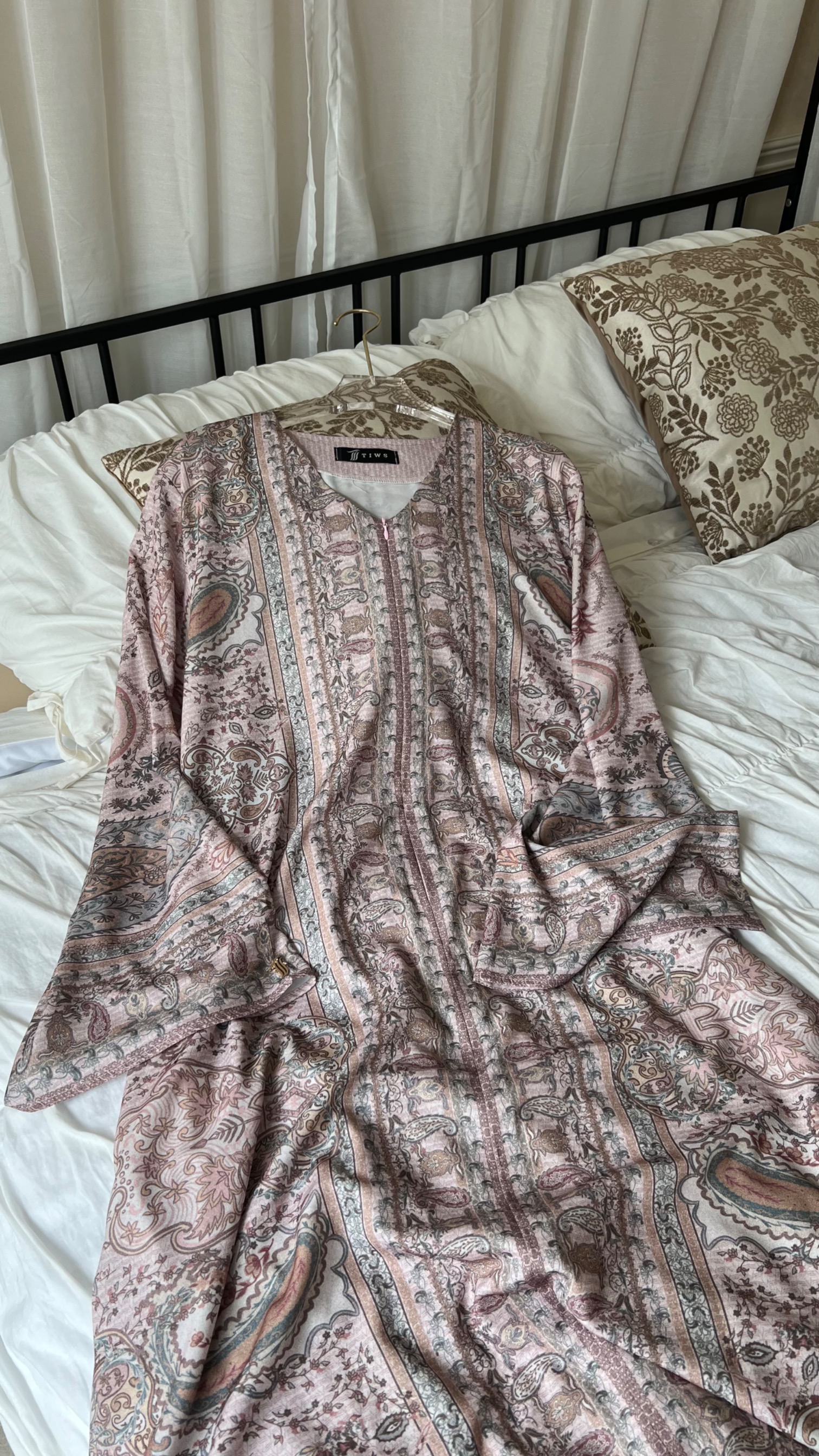 Ready stock Zehra Abaya in Hibiscus