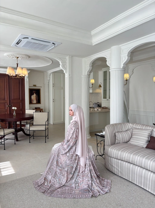 Image of Zehra Outer in Hibiscus