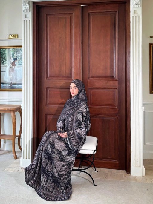 Image of Zehra Abaya in glacier