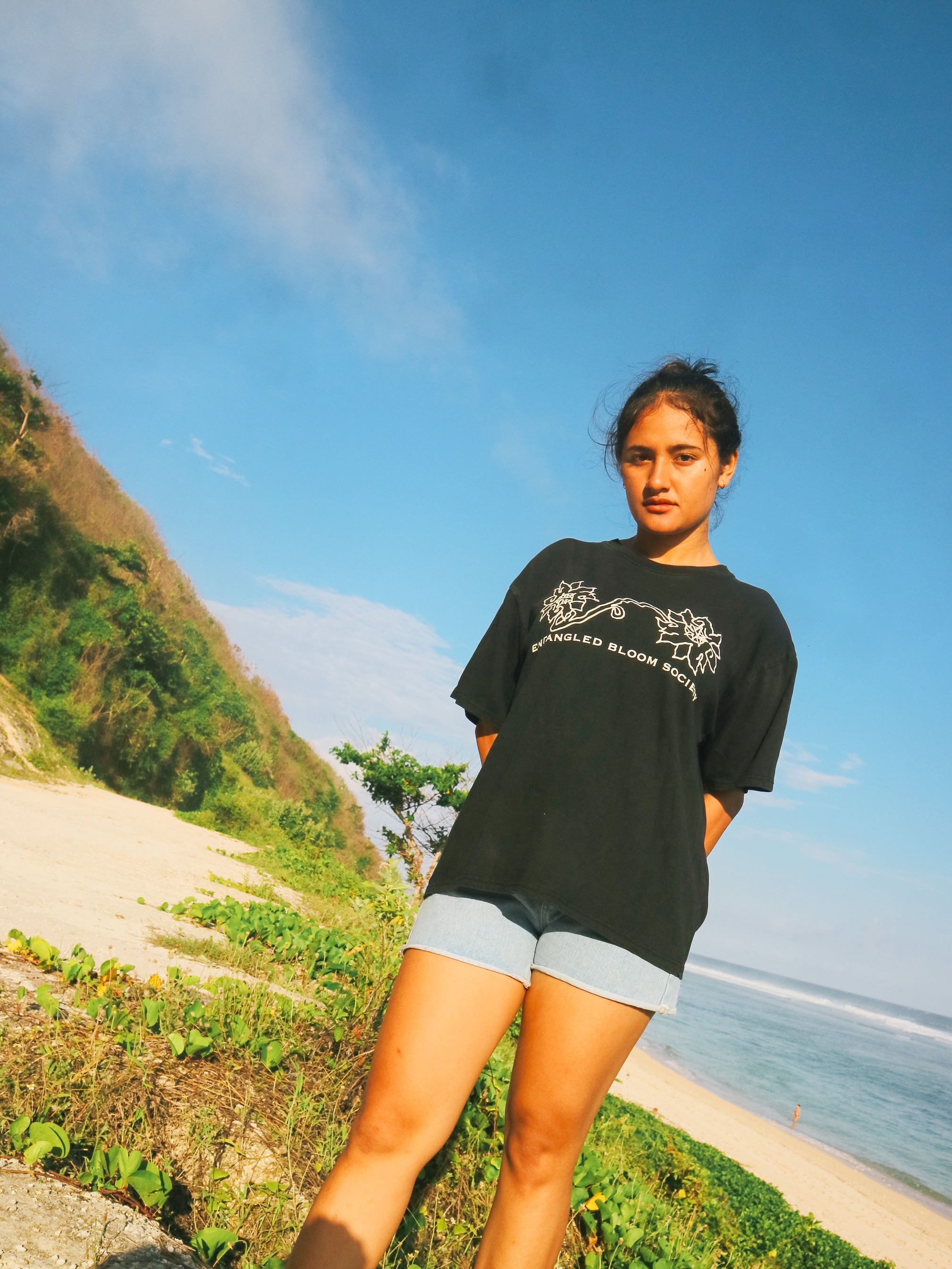 Bloom Tee Bleach