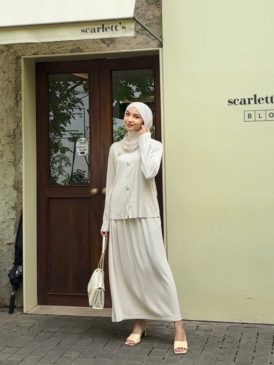 Irine | Luna Cardigan | Bahan Pleats Knit Stretch Tidak Transparan | Setelan Wanita Minimalis Sehari-hari