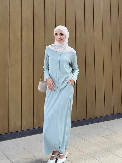 Image of Irine Luna Cardigan dan Rok Wanita Bahan Pleats Knit Stretch Tidak Transparan | Setelan Wanita Minimalis Sehari-hari