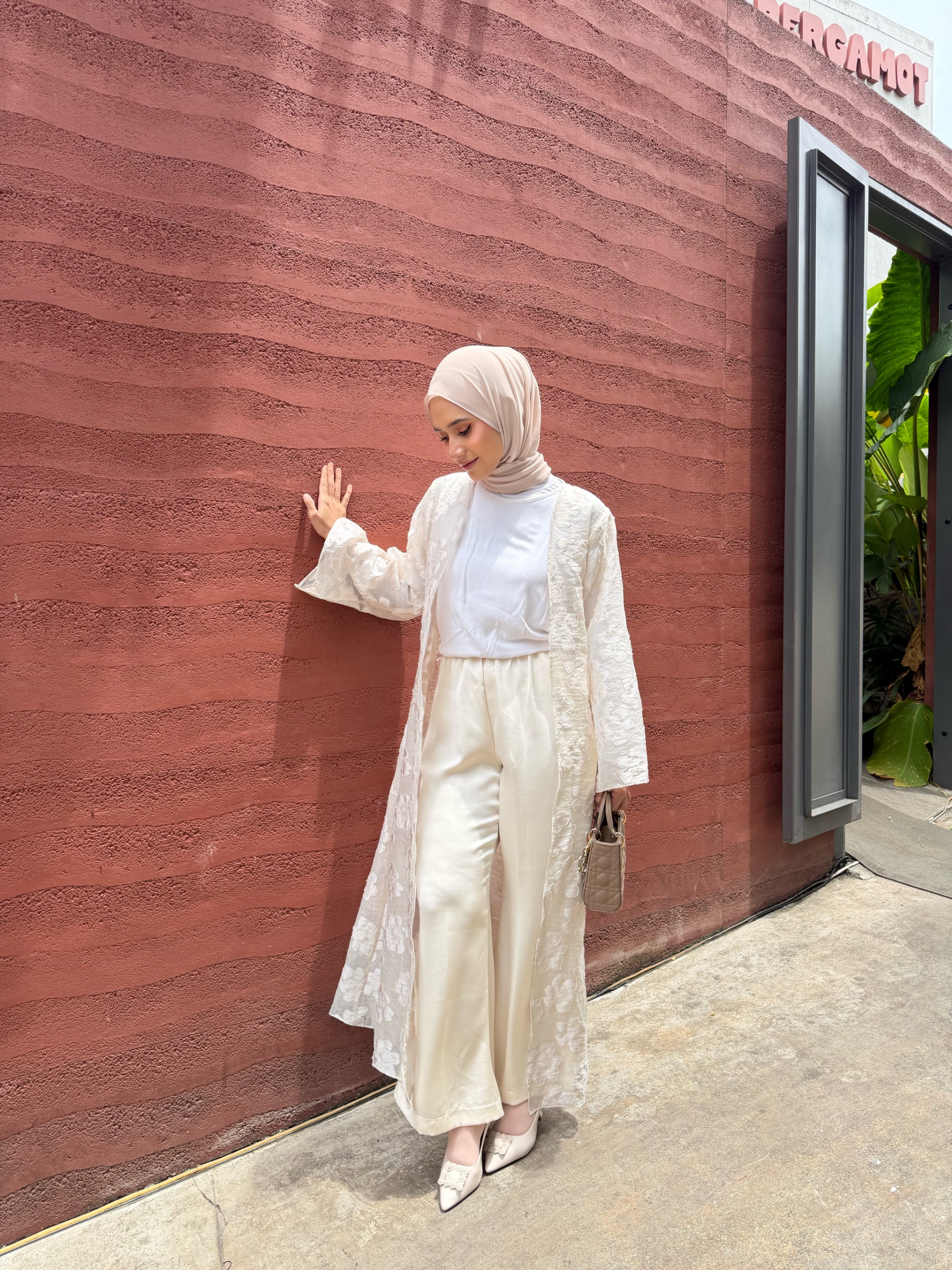 Irine | Livia Outer | Outer Wanita Nylon Polyester Motif Bunga Tidak Transparan | Luaran Panjang Elegan Kondangan