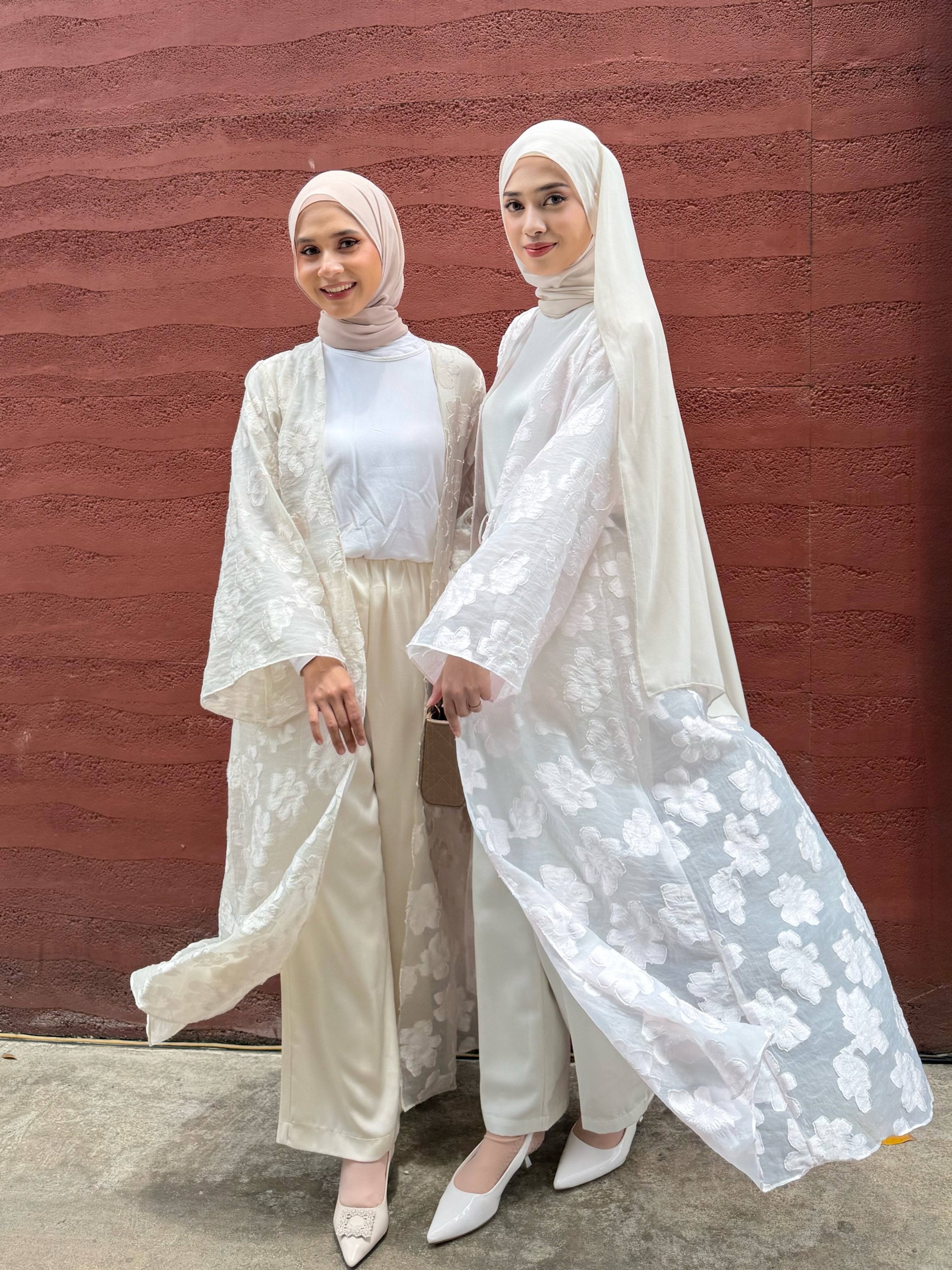 Irine | Livia Outer | Outer Wanita Nylon Polyester Motif Bunga Tidak Transparan | Luaran Panjang Elegan Kondangan