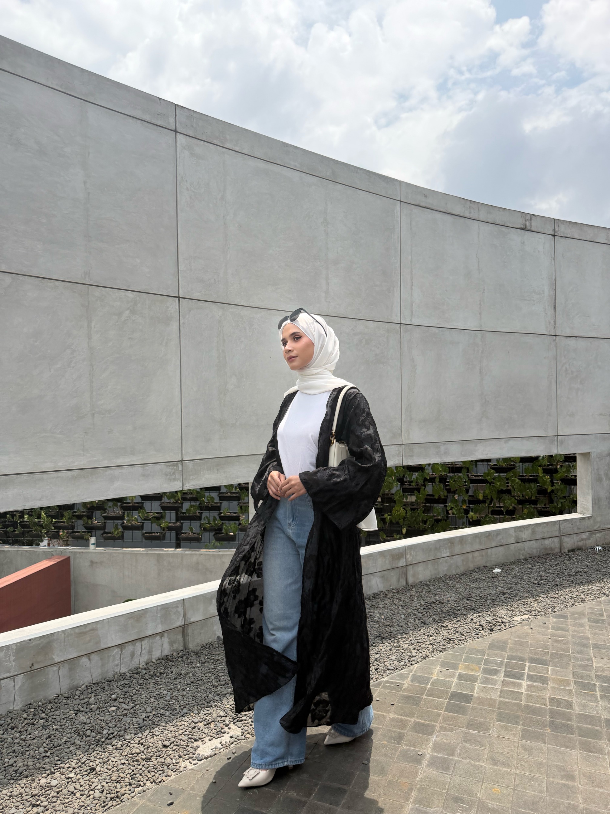Irine | Livia Outer | Outer Wanita Nylon Polyester Motif Bunga Tidak Transparan | Luaran Panjang Elegan Kondangan