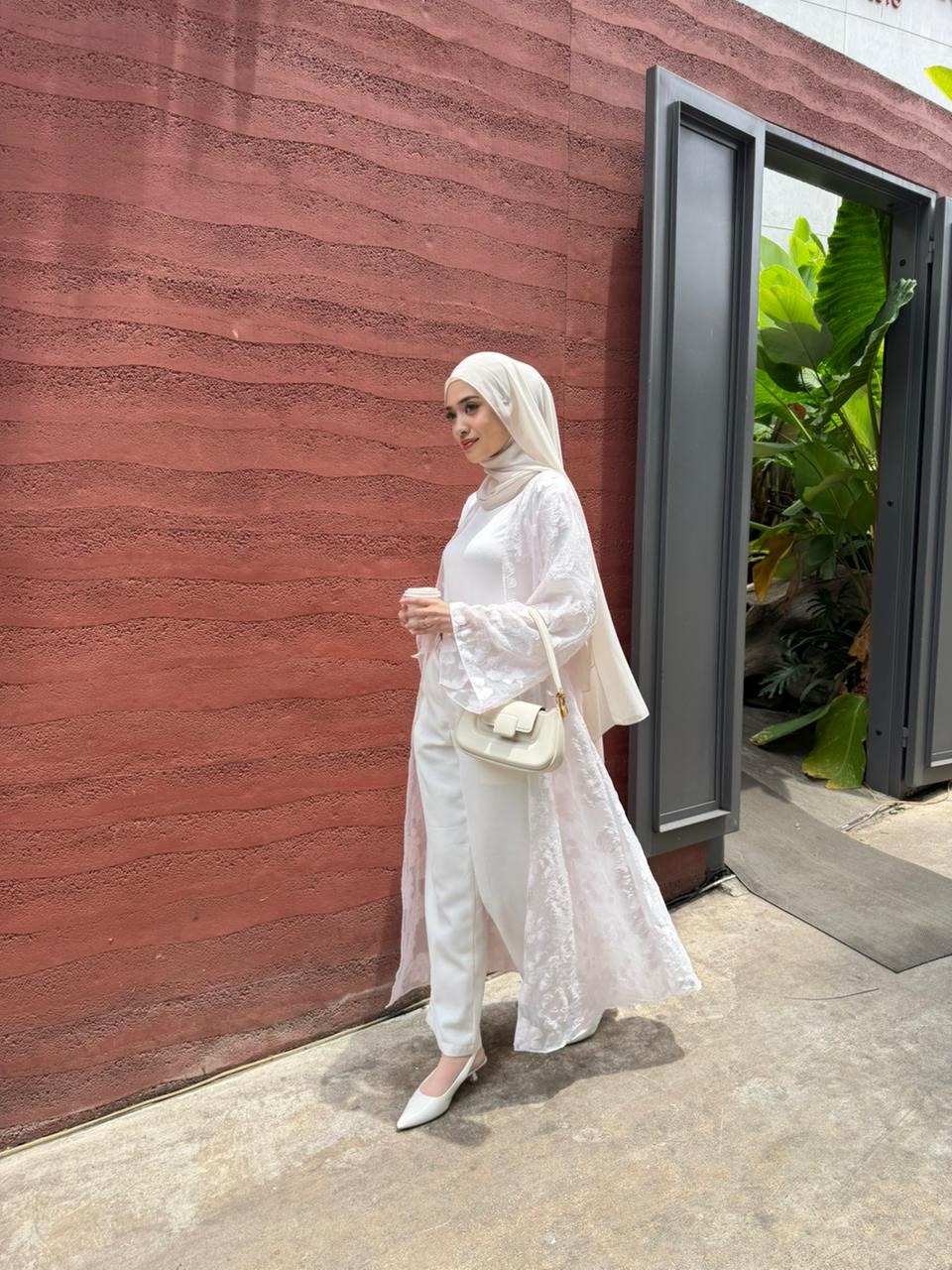 Irine | Livia Outer | Outer Wanita Nylon Polyester Motif Bunga Tidak Transparan | Luaran Panjang Elegan Kondangan