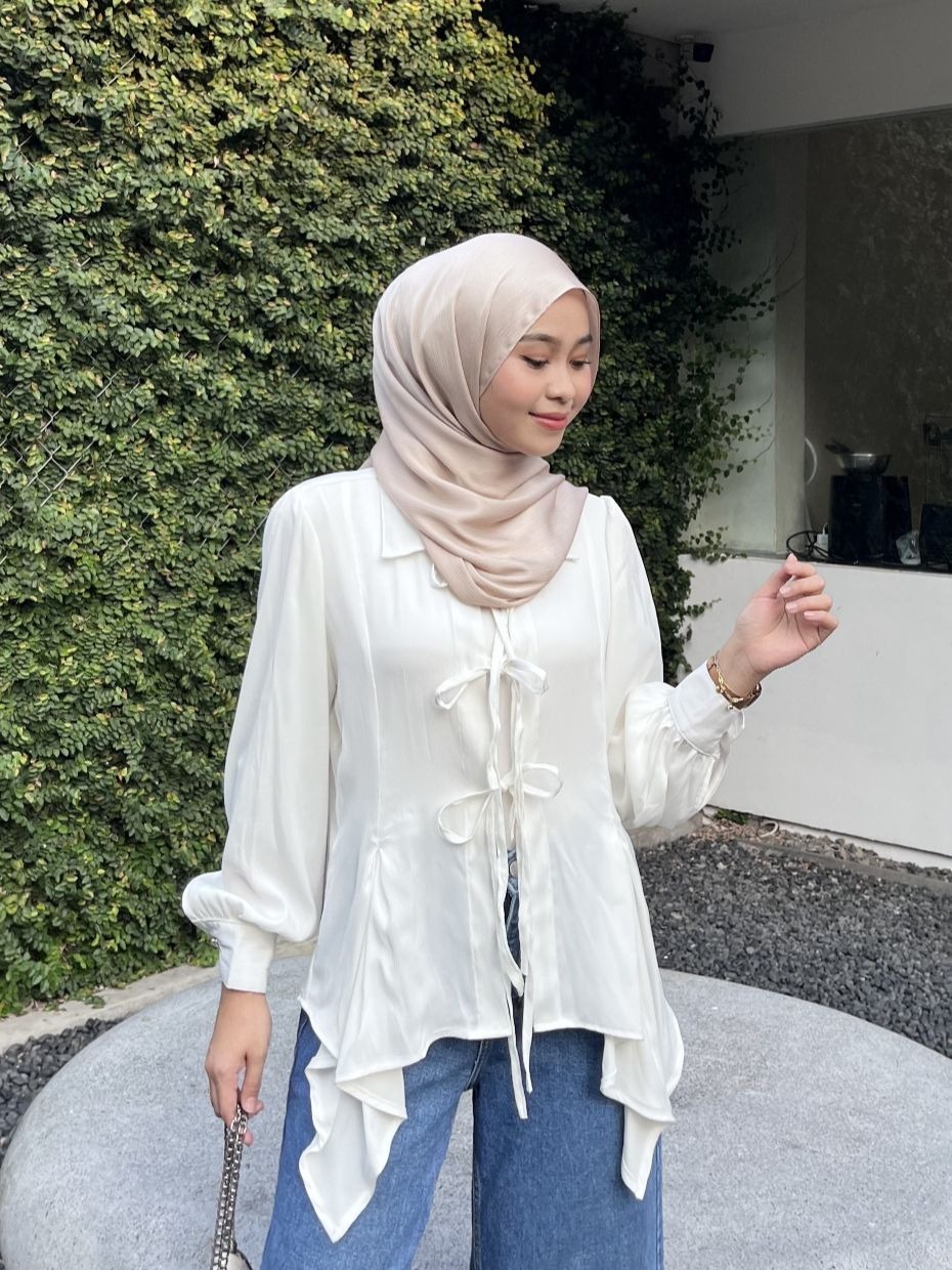 Irine | Audy Top | Blouse Wanita Royal Silk Bahan Jatuh Lembut Tidak Transparan | Atasan Lengan Panjang Gaya Korea Elegan