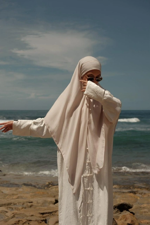 Image of Eshaal Abaya - Brokenwhite