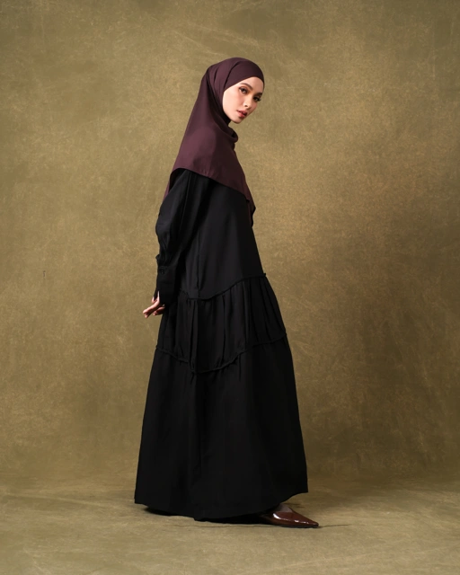 Image of Fajraa Unbasic Dress - Black