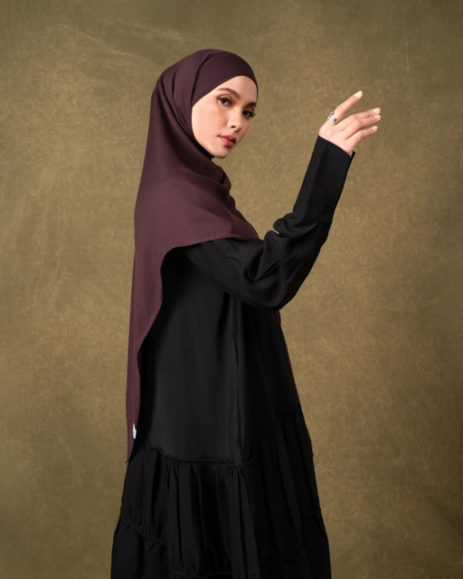 Image of Fajraa Unbasic Dress - Black