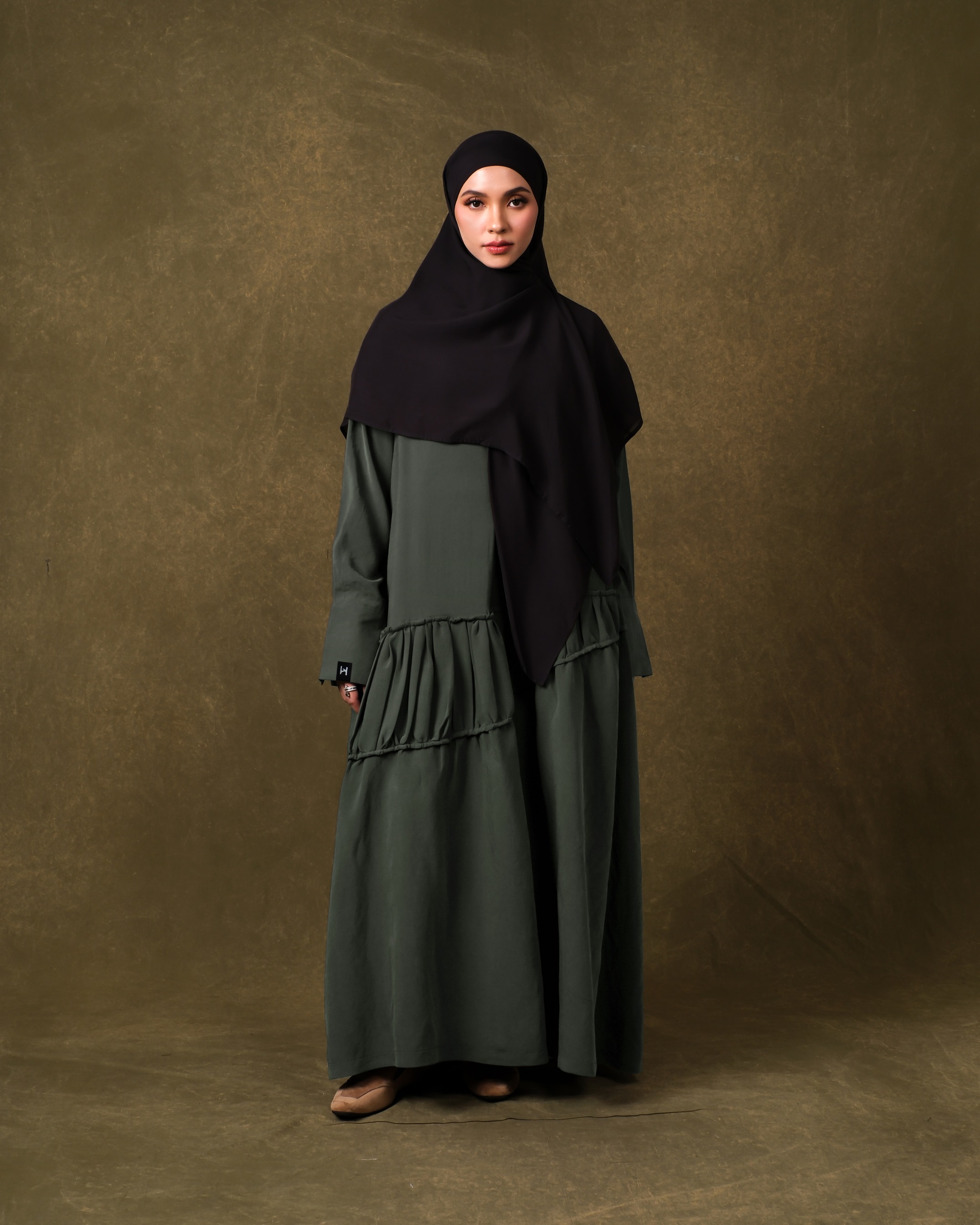 Fajraa Unbasic Dress